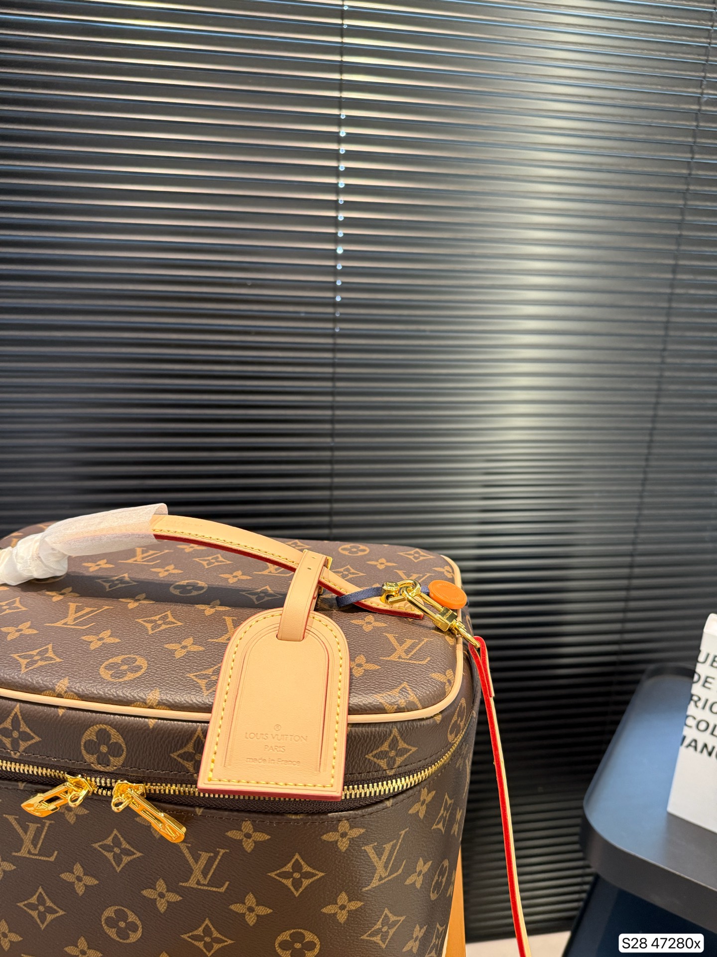 LV M44935 Nice Vanity