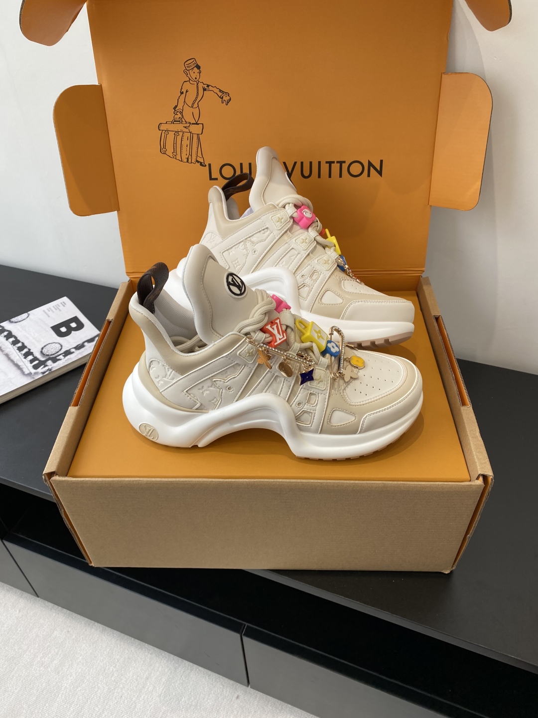 1AHOKP LV Archlight Sneaker