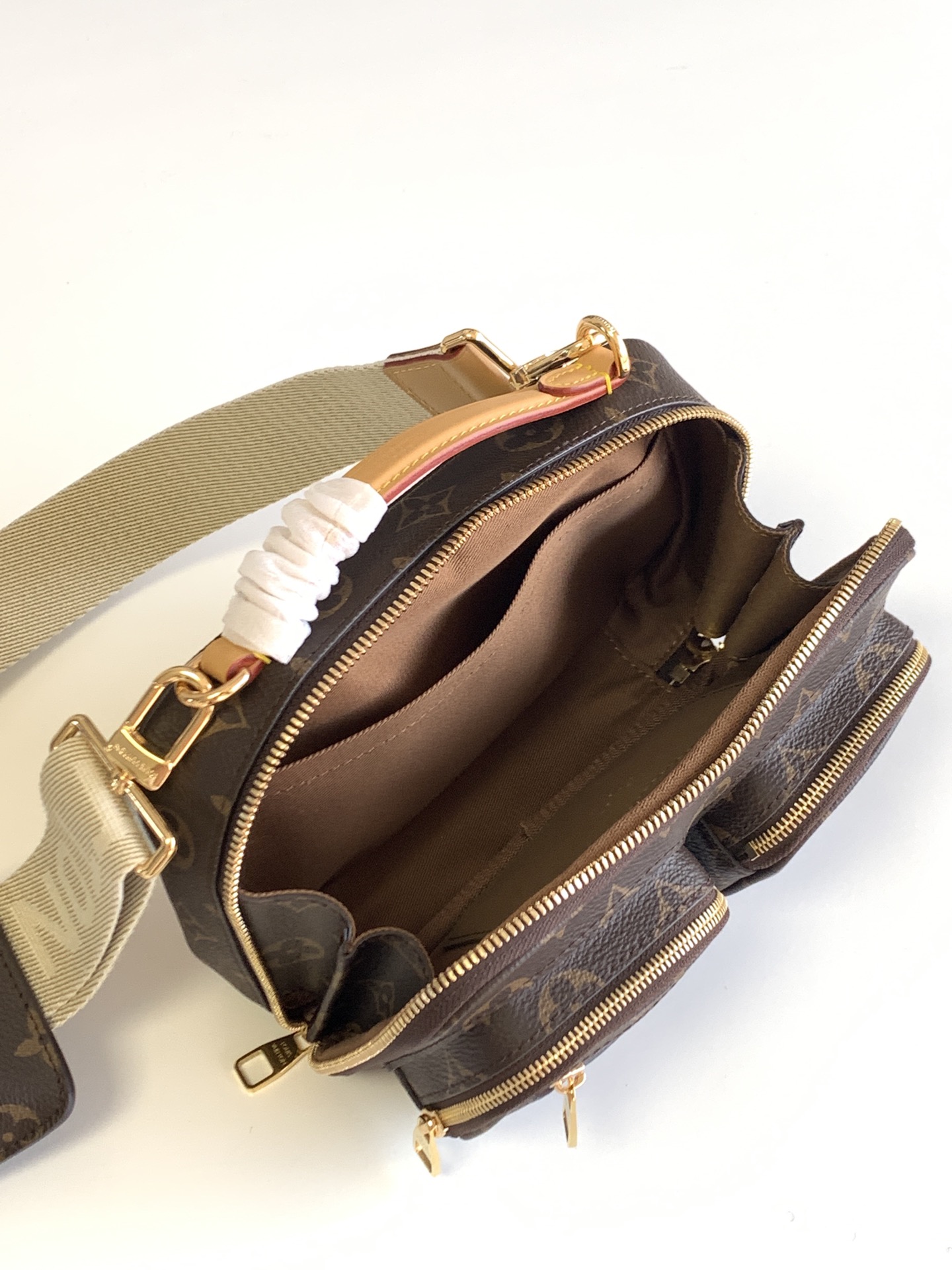 Louis Vuitton M80446 Utility Crossbody Bag