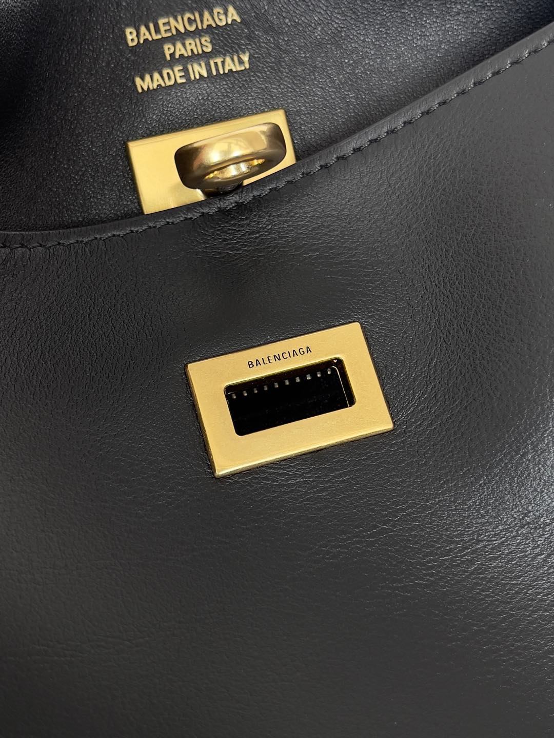 𝐁𝐚𝐥𝐞𝐧𝐜𝐢𝐚𝐠𝐚 𝐁𝐞𝐥 𝐀𝐢𝐫 𝐇𝐨𝐛𝐨