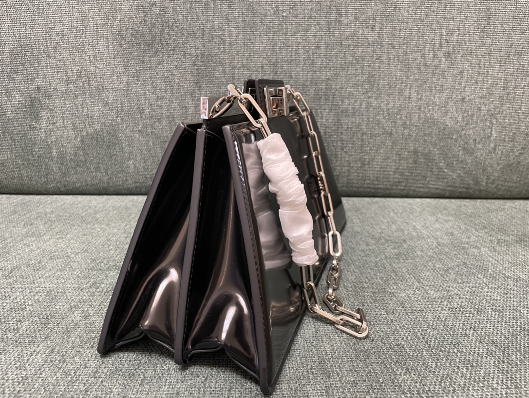 FENDI-2023 Peekaboo Cut bag