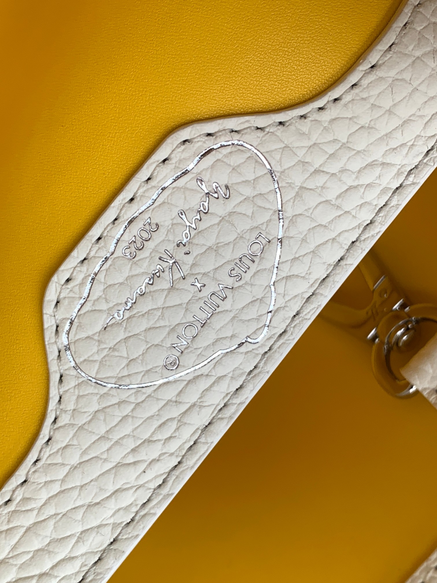 LOUIS VUITTON Capucines M21637