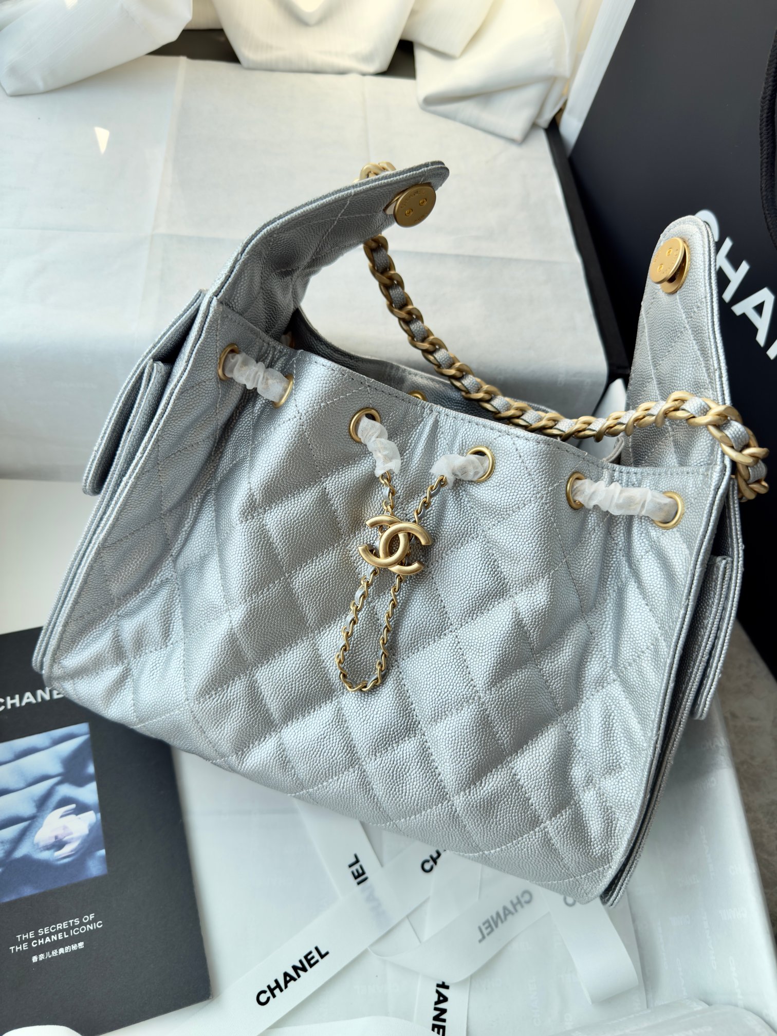Chanel-25C Caviar Leather Hobo Bag -sliver