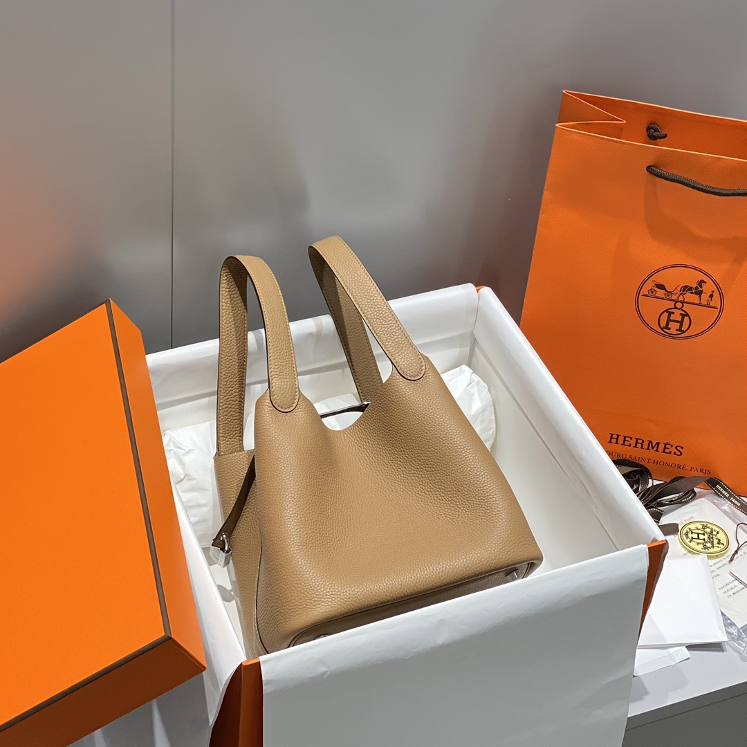 𝑷𝒊𝒄𝒐𝒕𝒊𝒏 𝒍𝒐𝒄𝒌 milk tea color