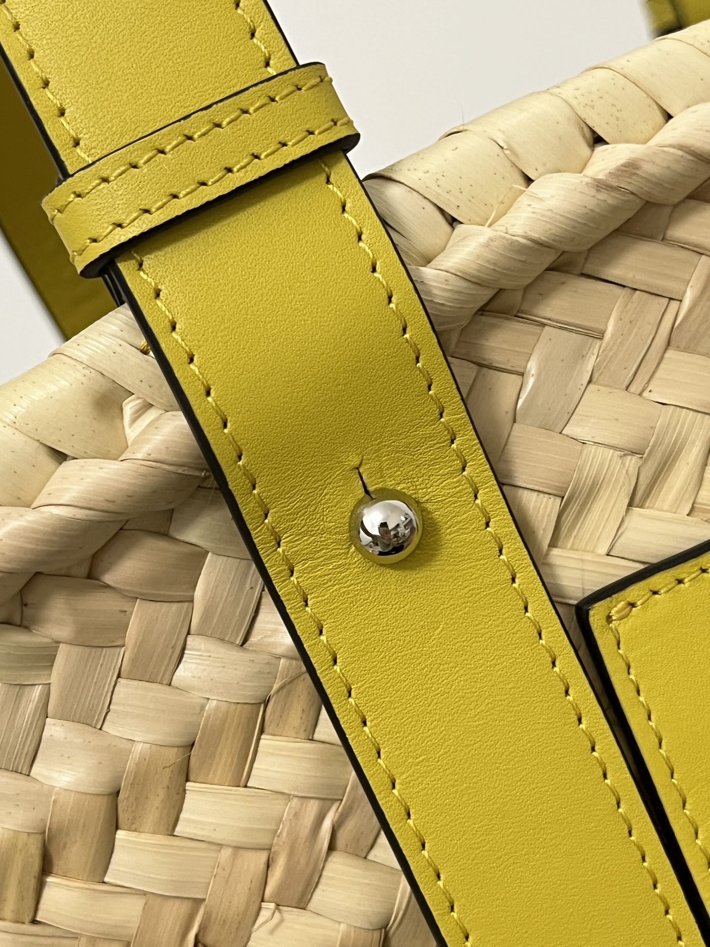 Loewe-Basket bag in palm leaf and calfskin-