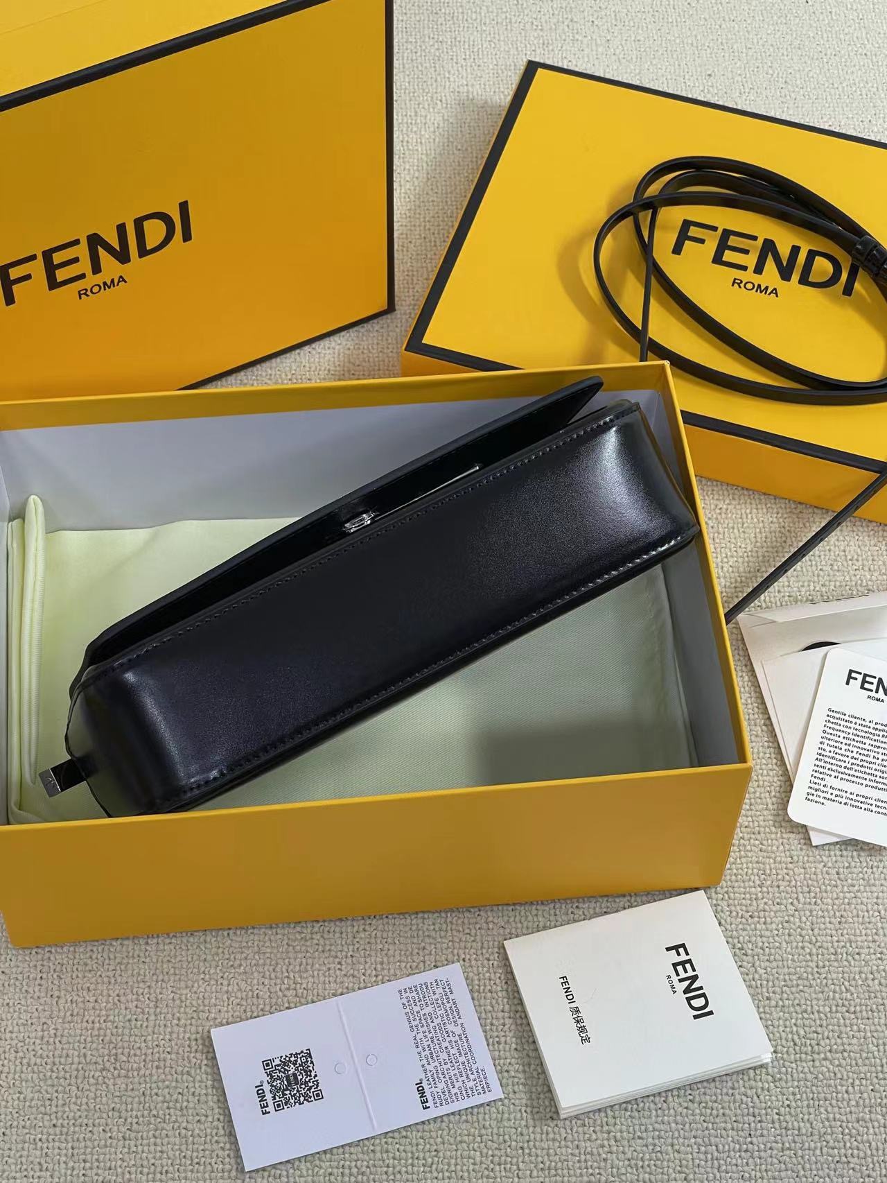 FENDI-First Sight clutch-Black