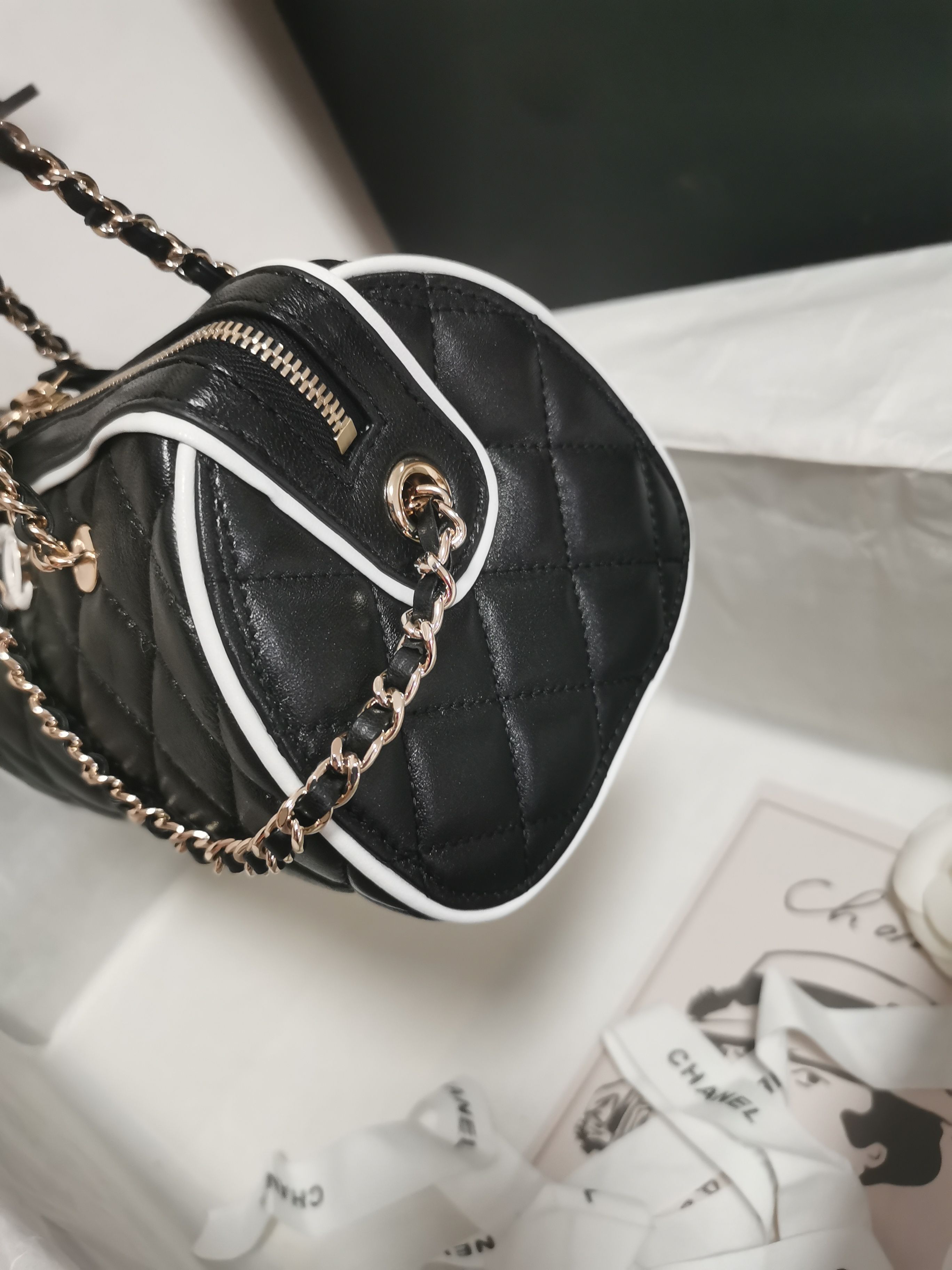 Chanel Classic WhiteChanel Classic White Quilted Bag