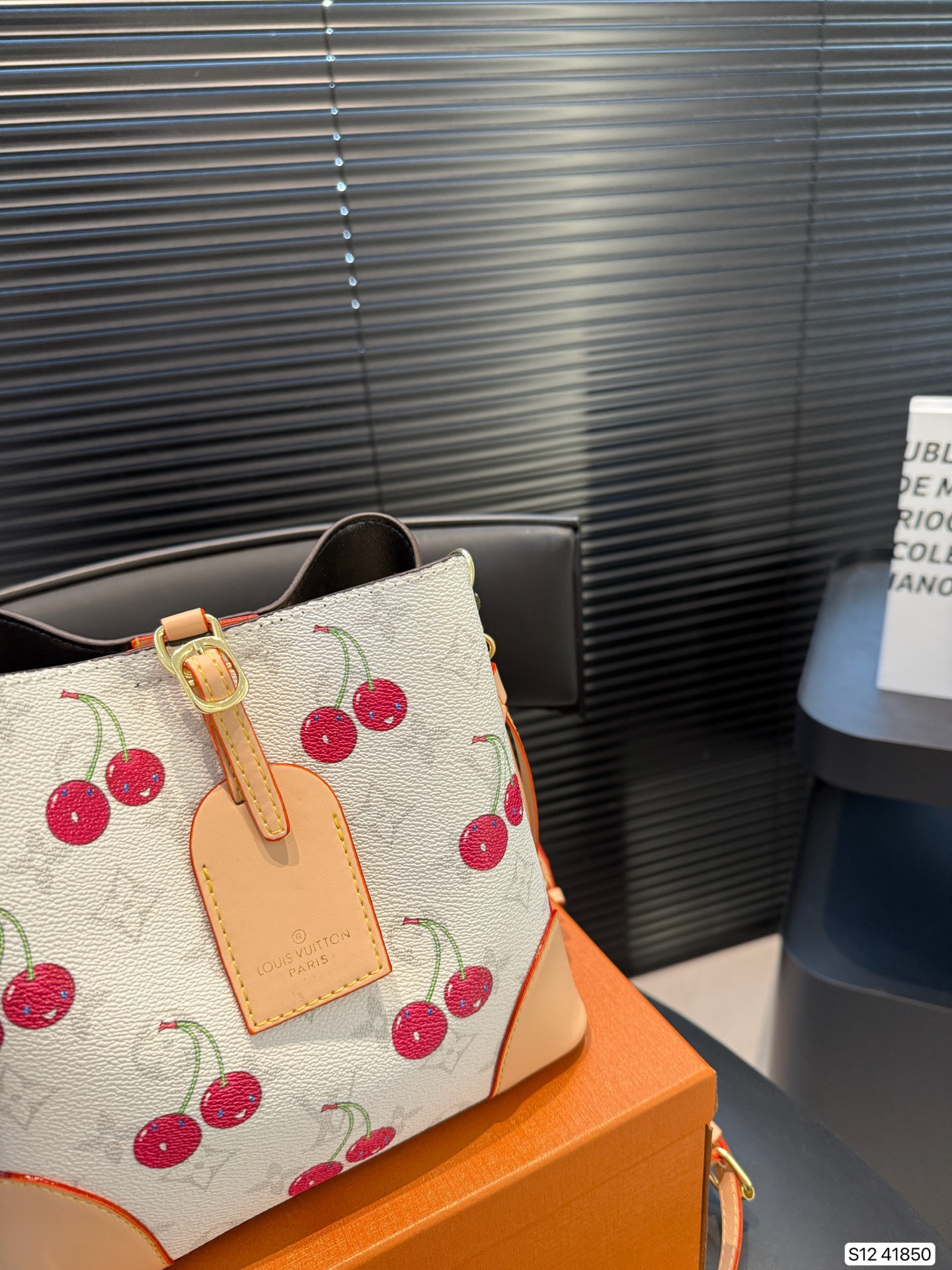 LV Bucket Bag cherry