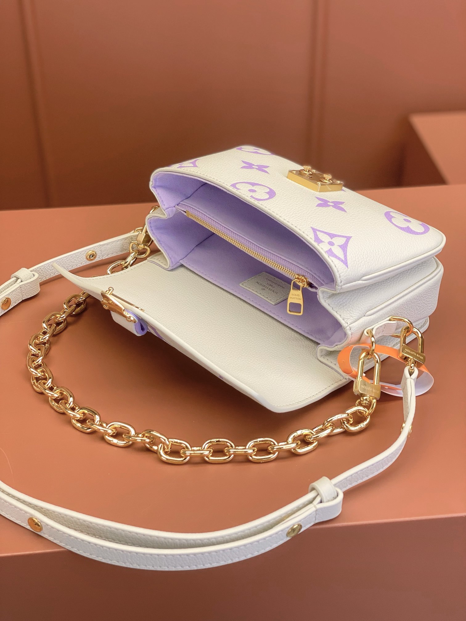 Louis Vuitton M23940 Pochette Métis East West Latte/Bubble Tea