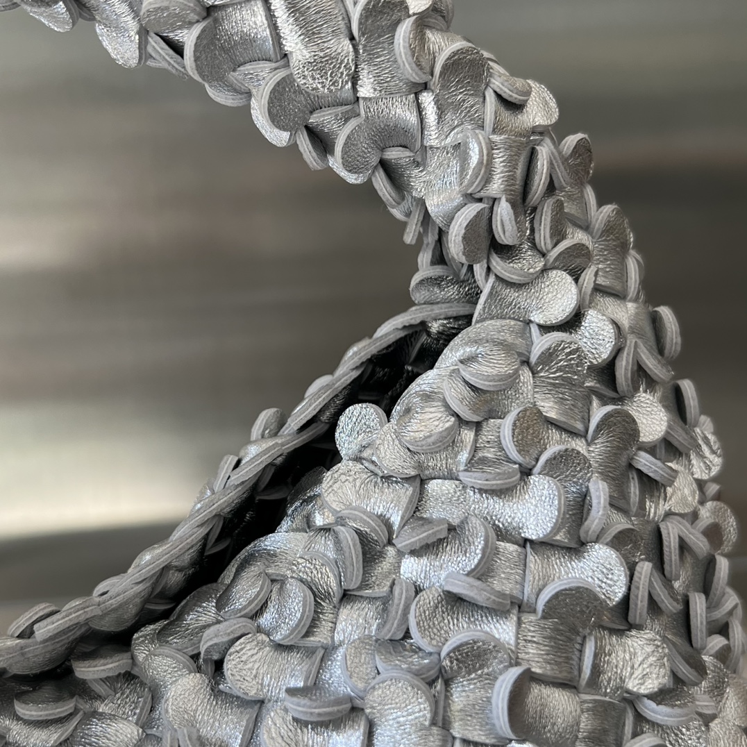 Bv Cabat Bucket Bag (Model 762587)