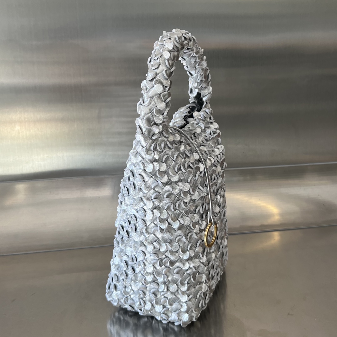 Bv Cabat Bucket Bag (Model 762587)