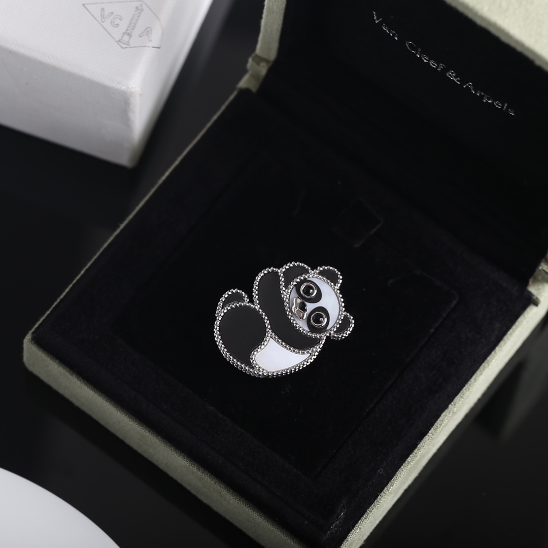Van Cleef & Arpels – Lucky Animals® Brooch Collection