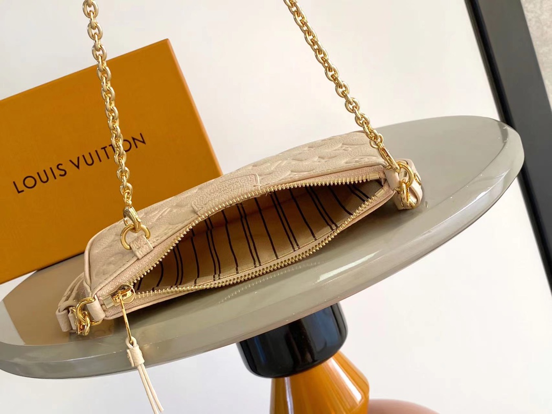 Louis Vuitton M80349 Easy Pouch Sand