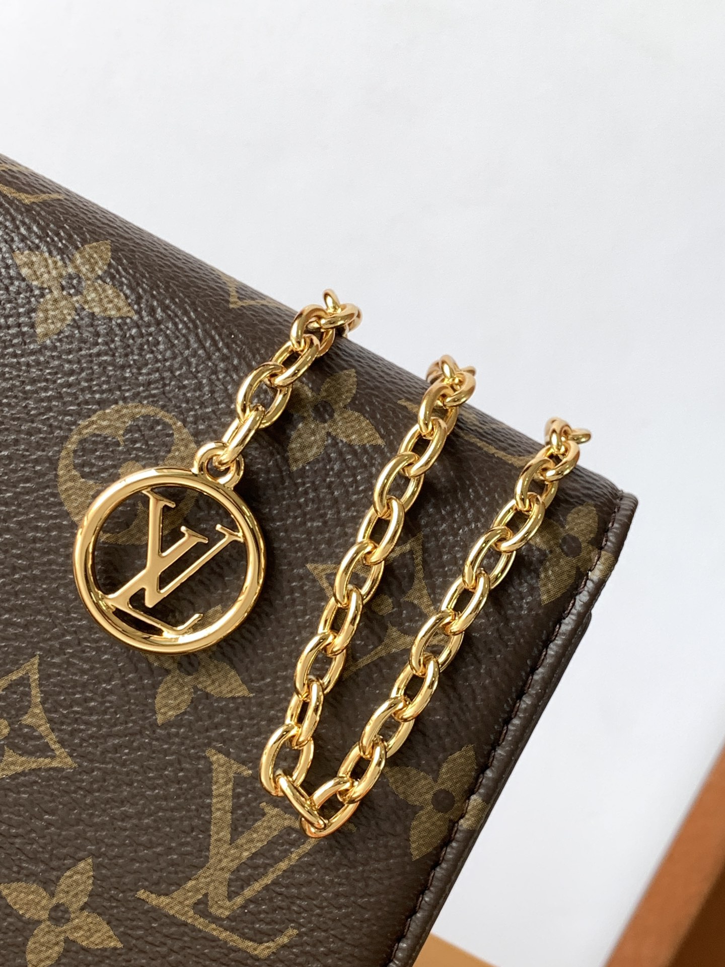 Louis Vuitton Wallet On Chain Lily M82509