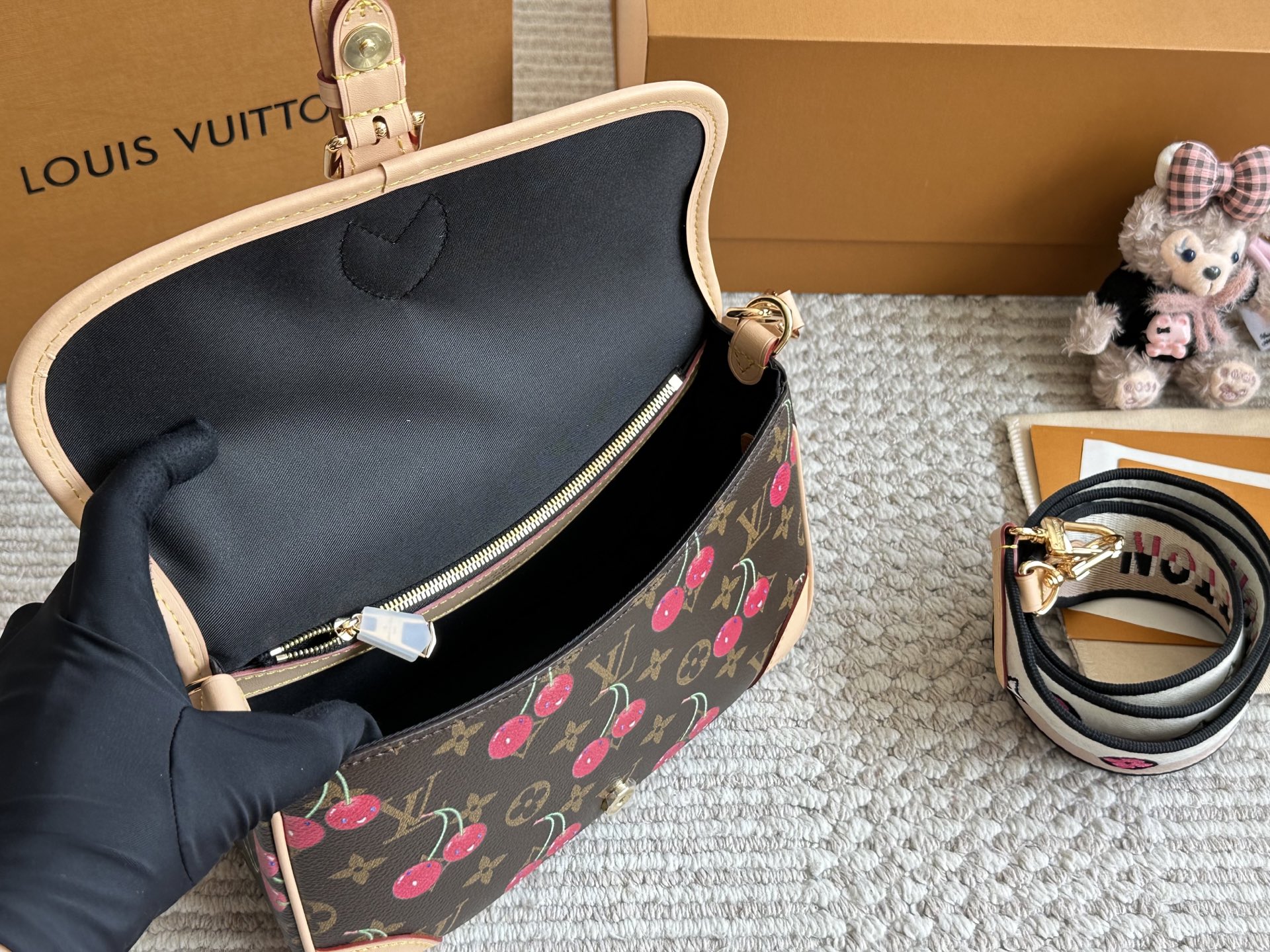 Louis Vuitton Diane cherry
