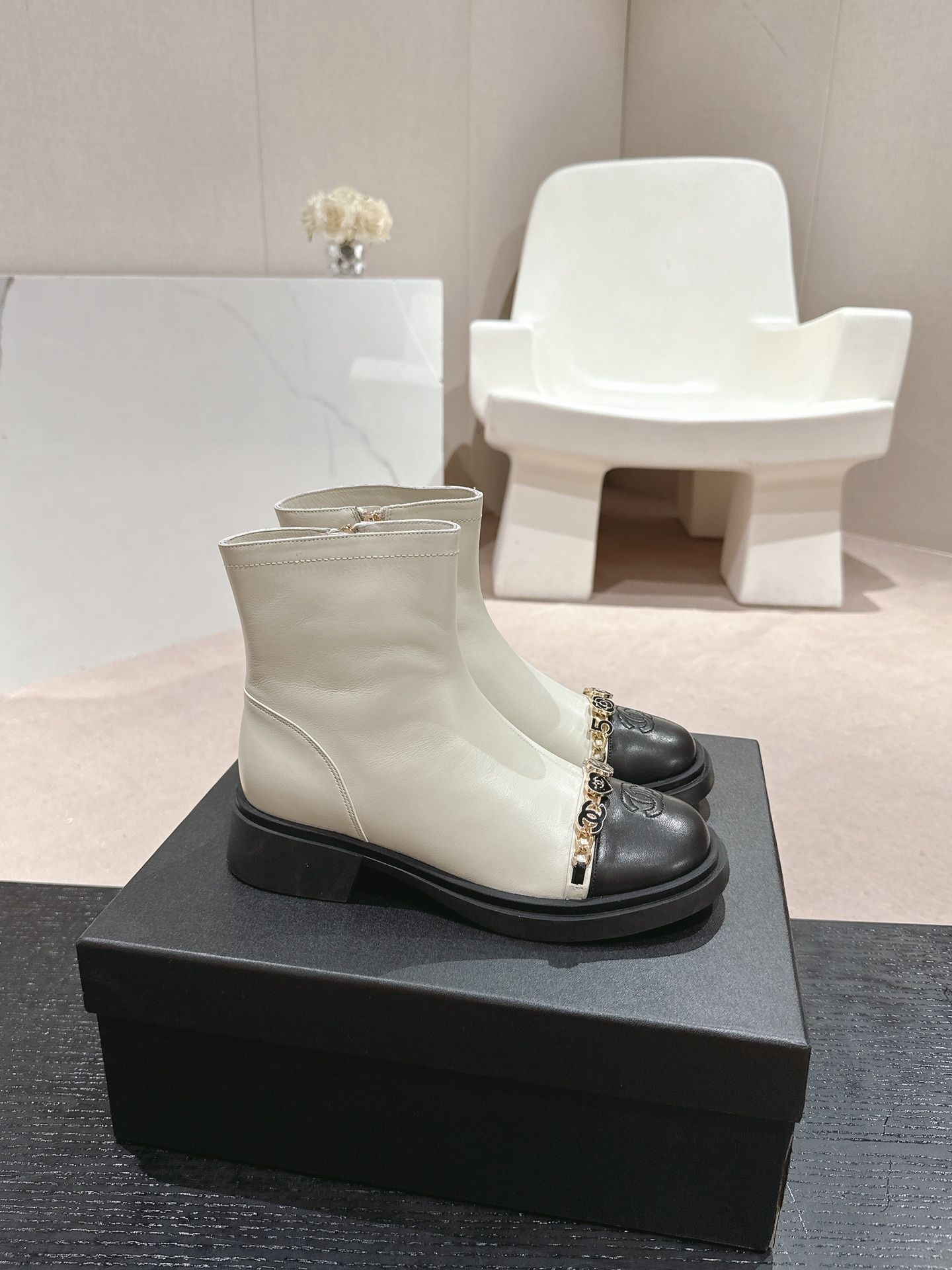 CHANEL 2024 -Boots