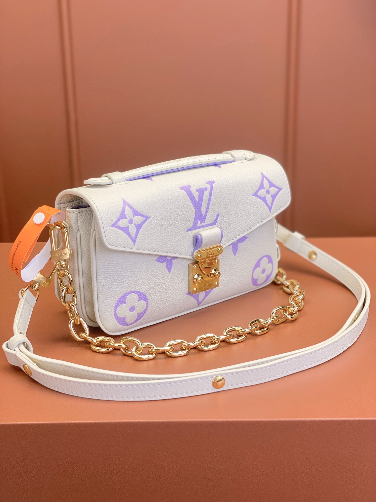 Louis Vuitton M23940 Pochette Métis East West Latte/Bubble Tea