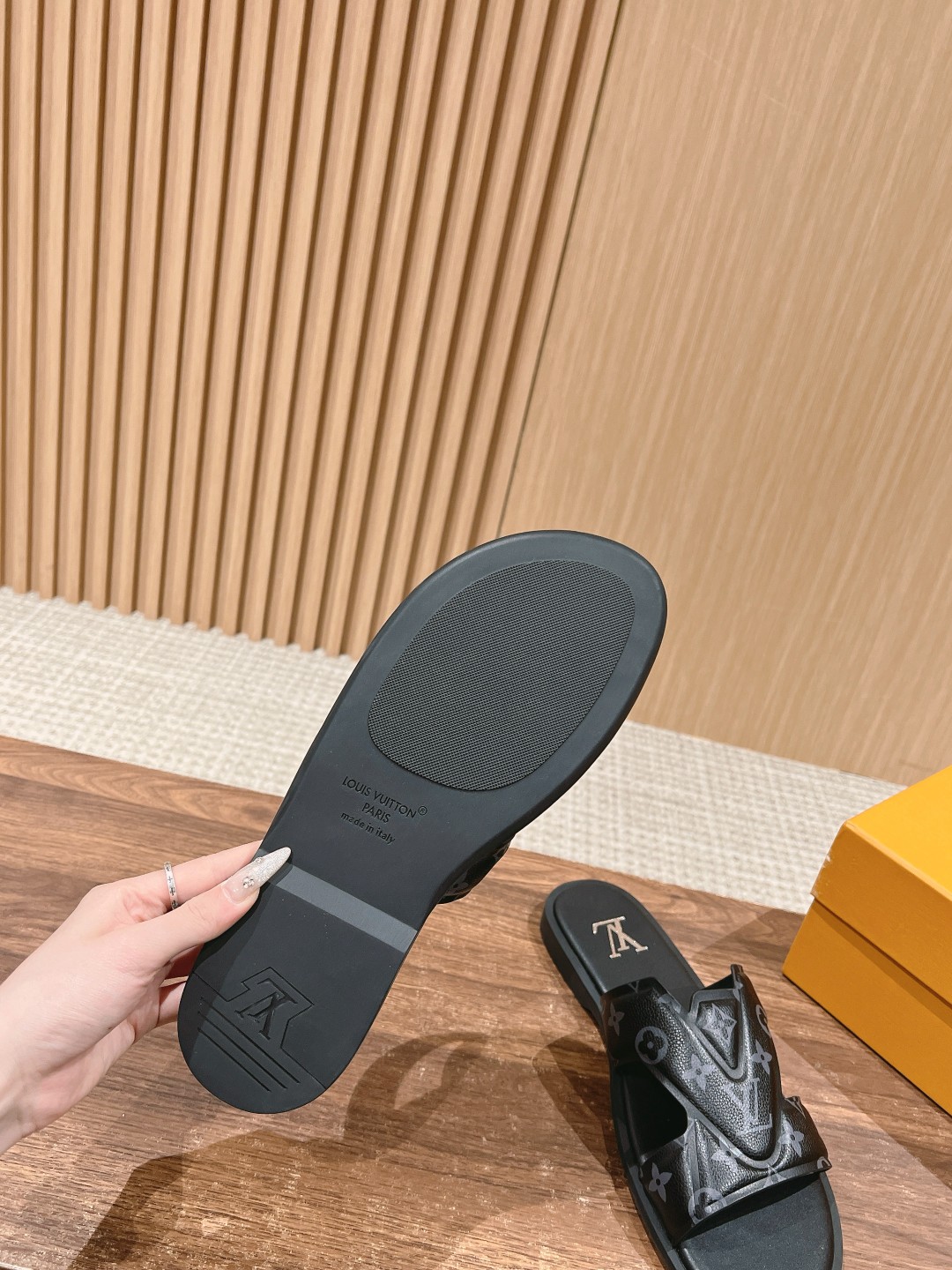 LV 1ACRPU LV Oasis Mule