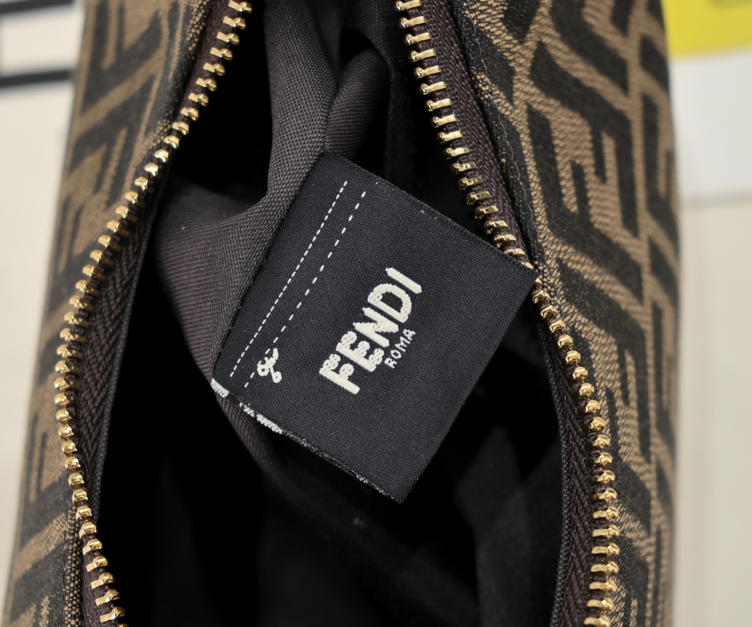 FENDI-armpit bag
