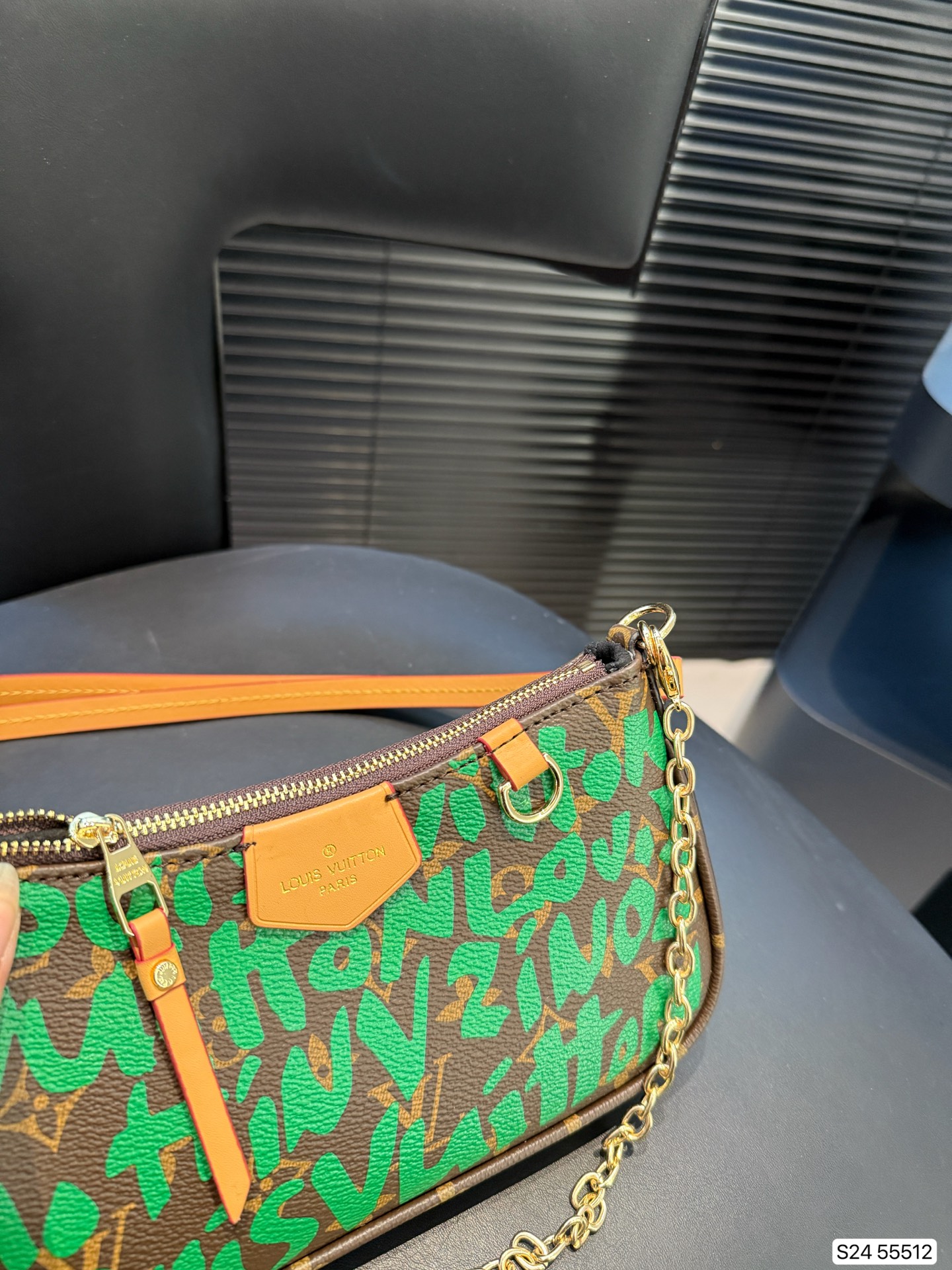 LV-2001 Stephen Sprouse Monogram Graffiti Pochette Accessoires shoulder bag