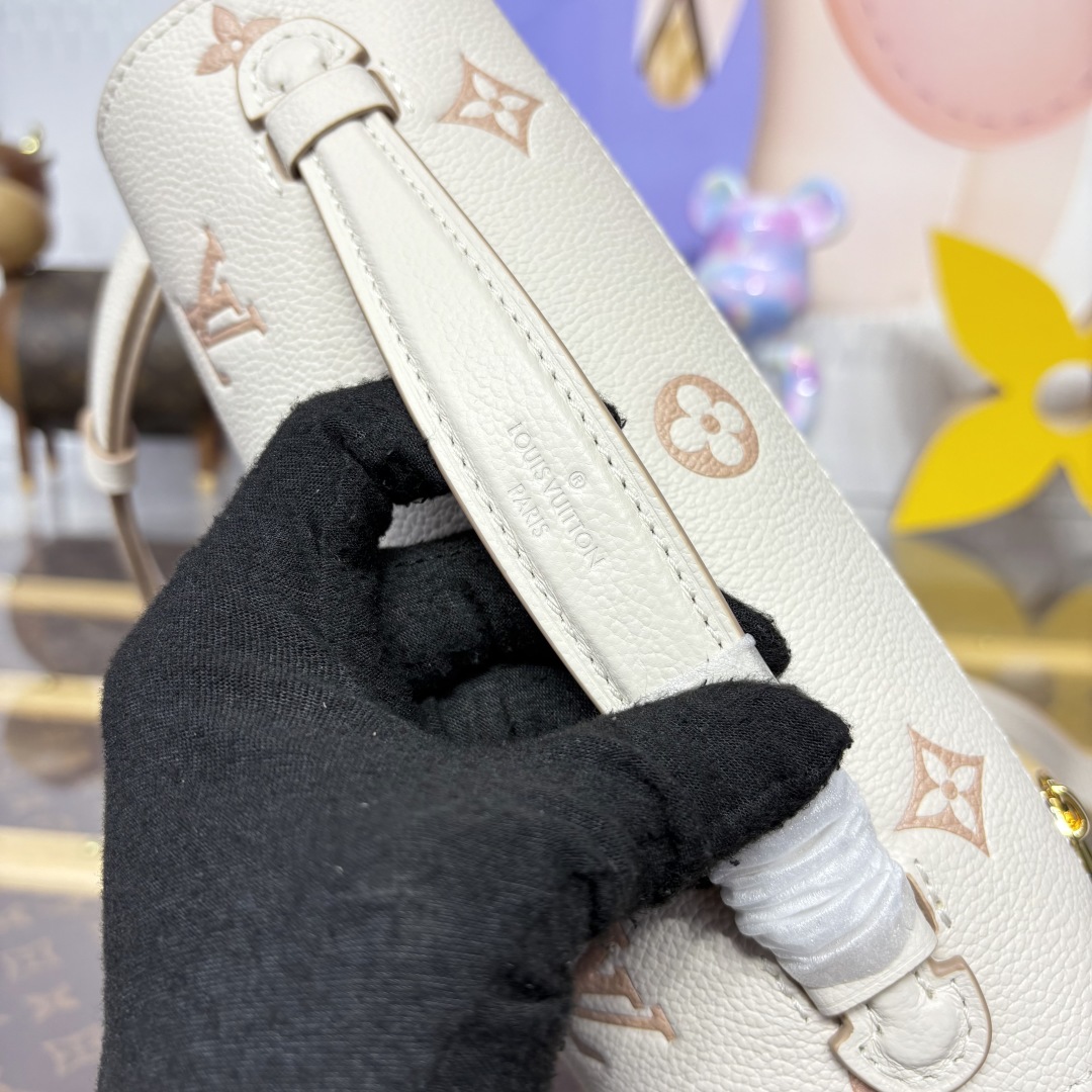 LV M14977 Pochette Métis