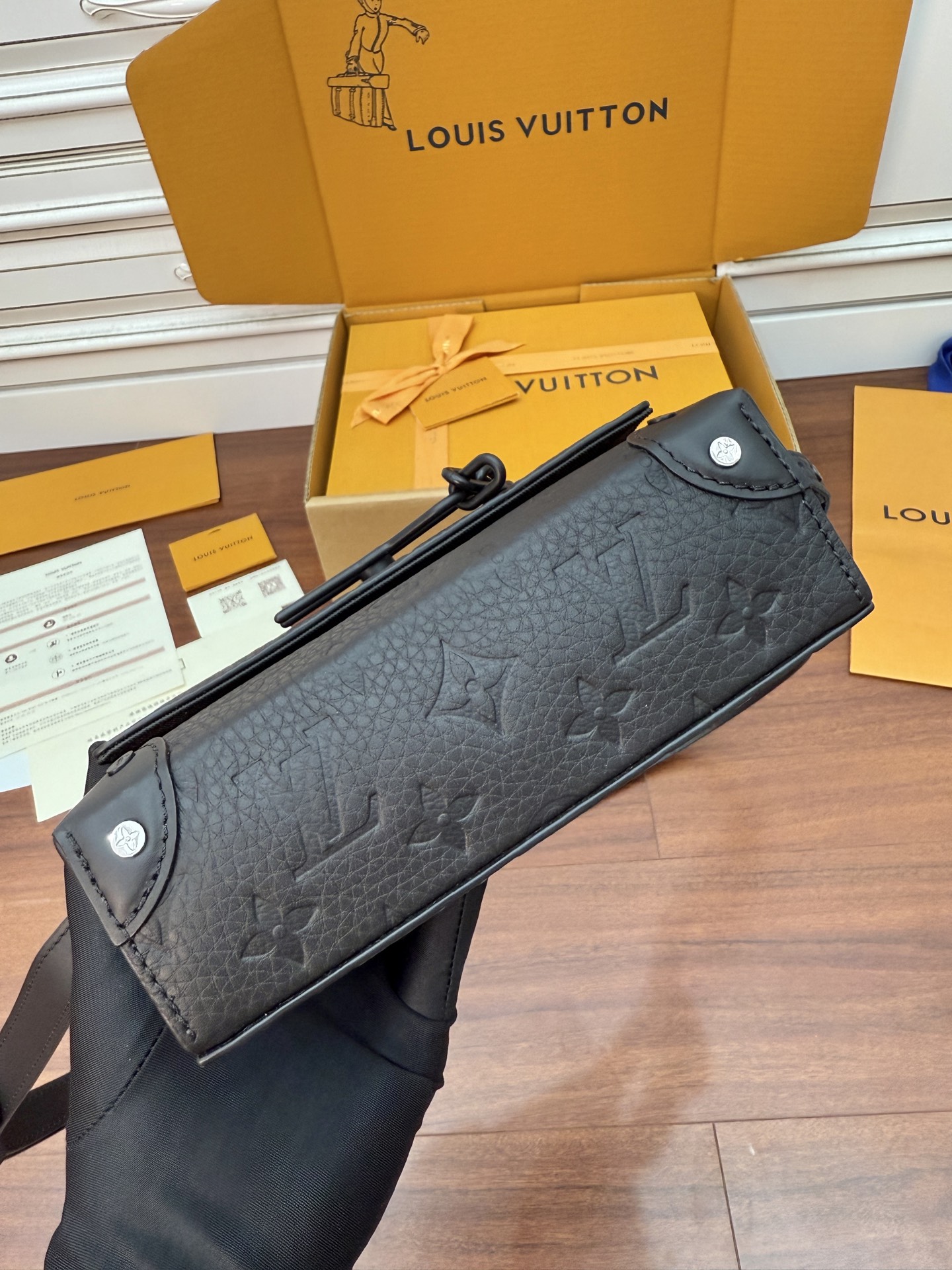 LV M81746 Steamer Wearable Wallet