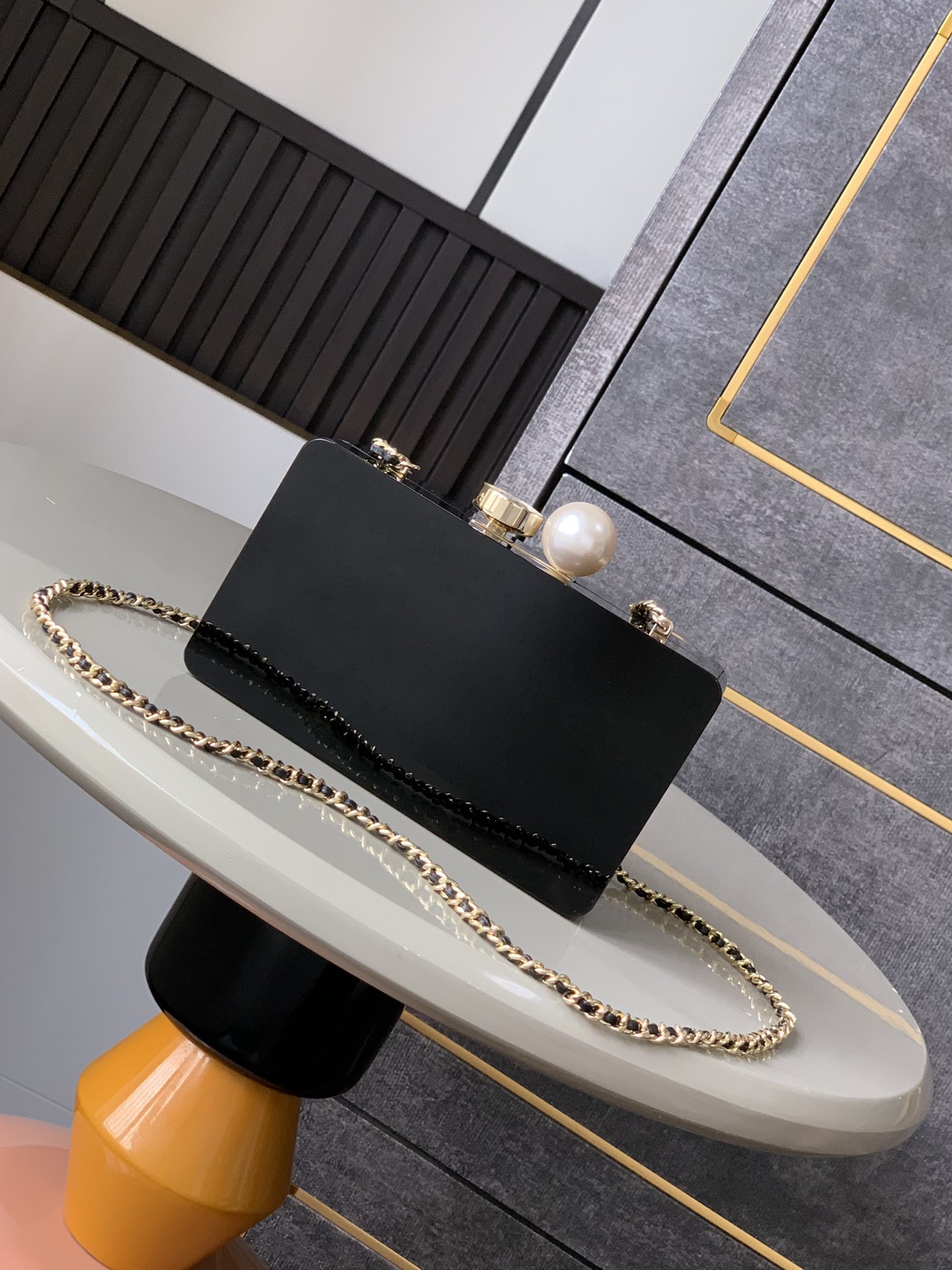CHANEL 25A Ready-to-Wear Collection – Diamond Box Clutch Has Arrived!