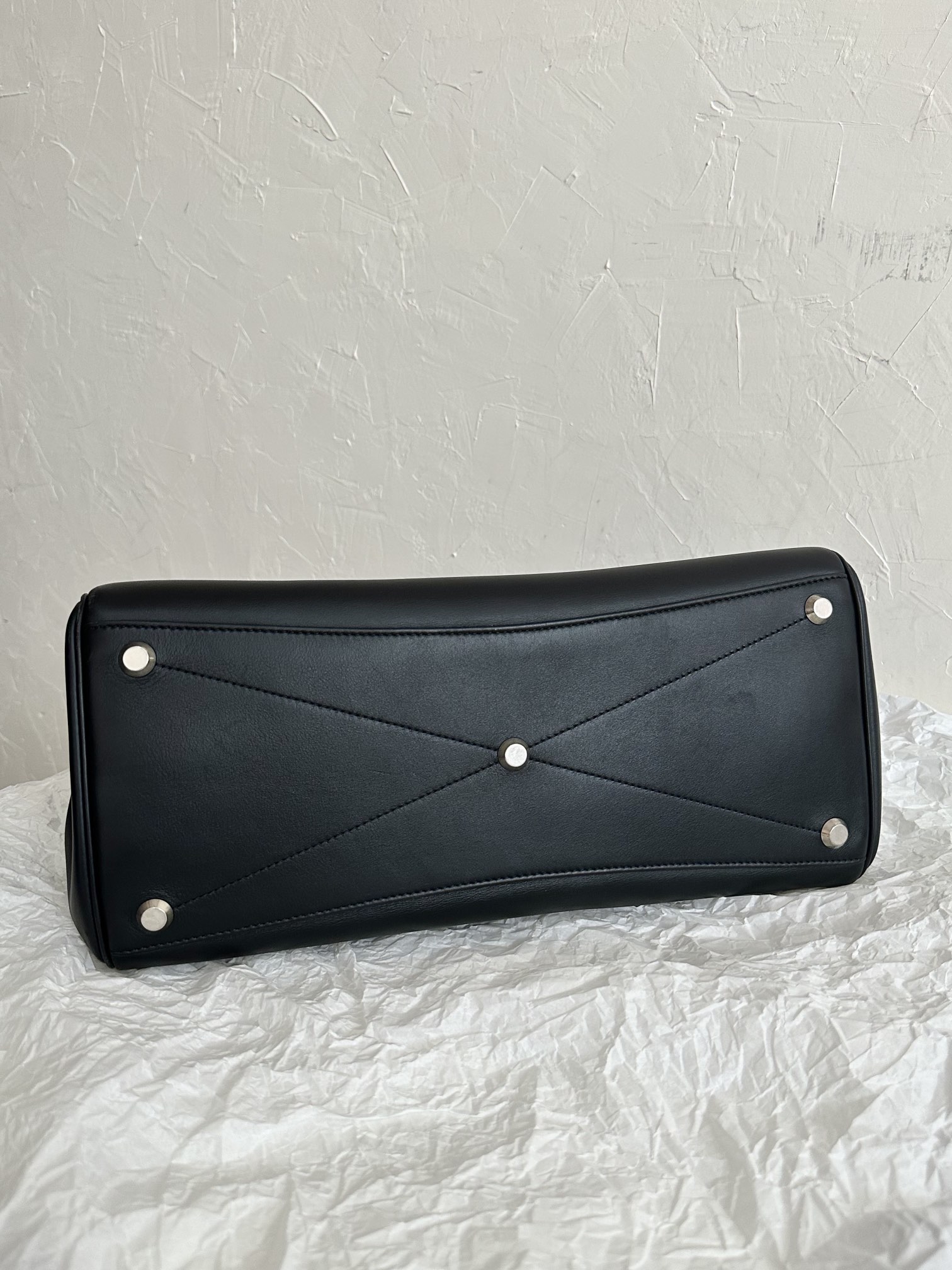 Balenciaga-Bel Air Medium Carry All Bag in Black