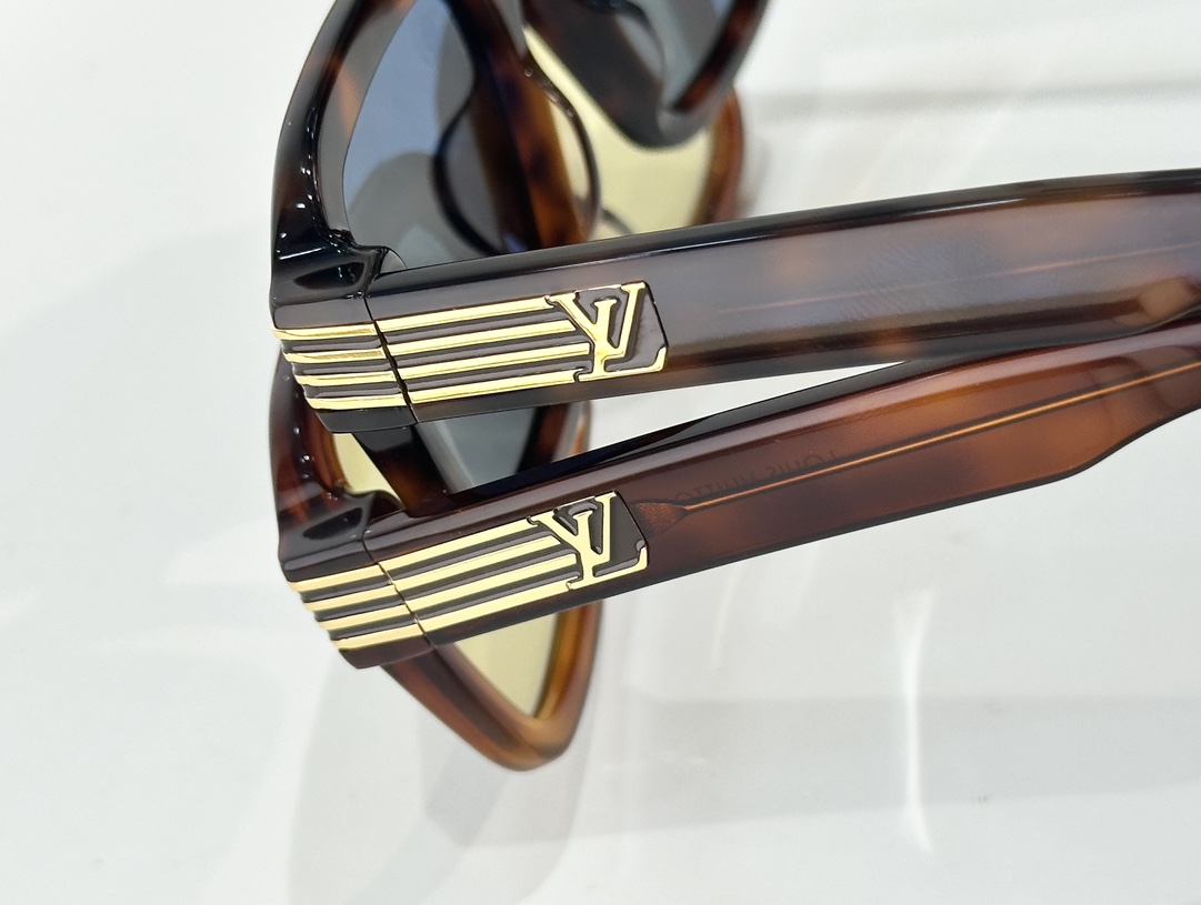 Louis Vuitton Z2739U  Slide Large Square‑Round Sunglasses