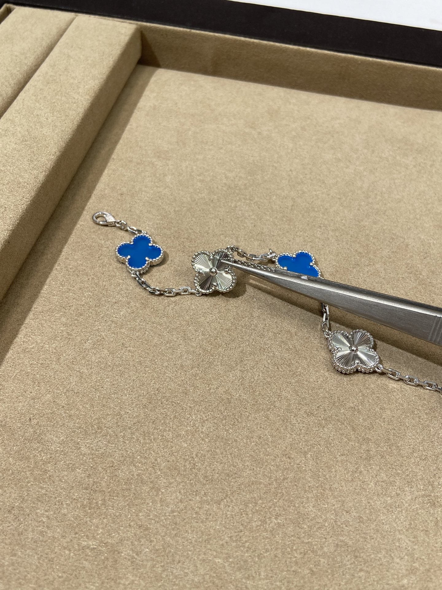 Van Cleef & Arpels alhambra 5 motifs bracelet