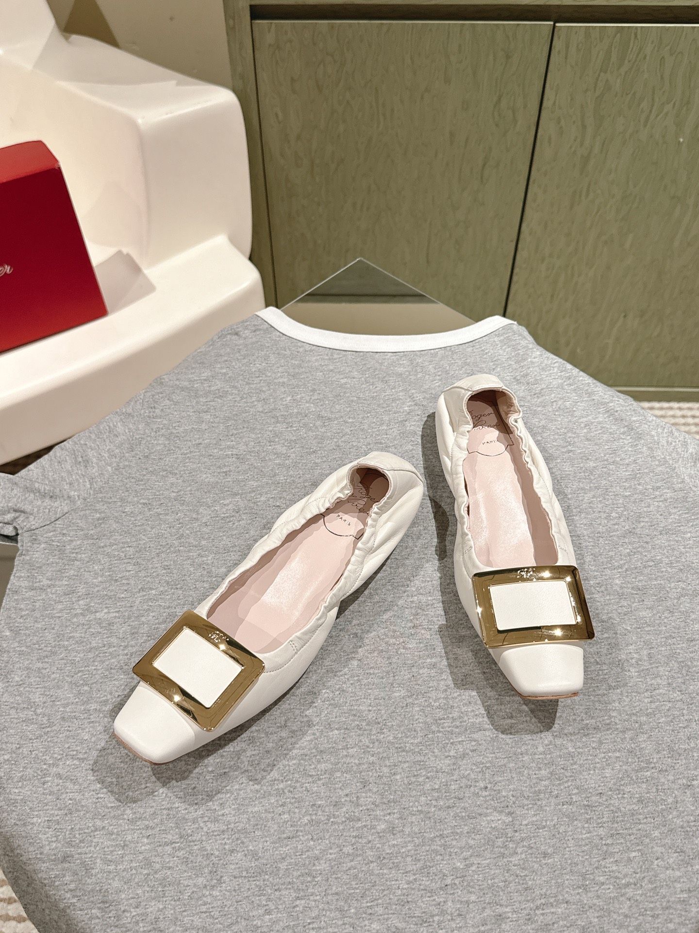 2024roger vivier new arrival-white