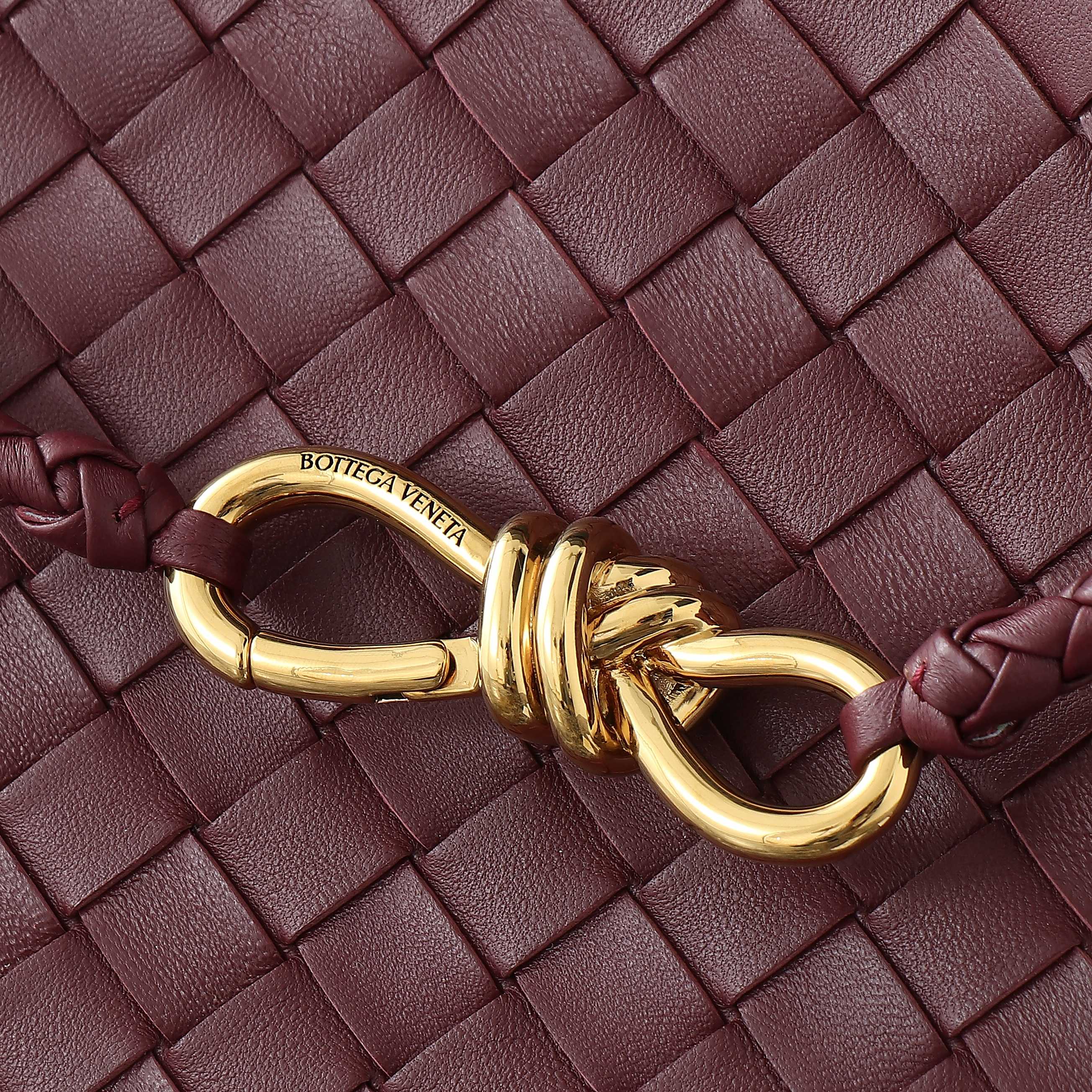 BV-East-West Andiamo-burgundy