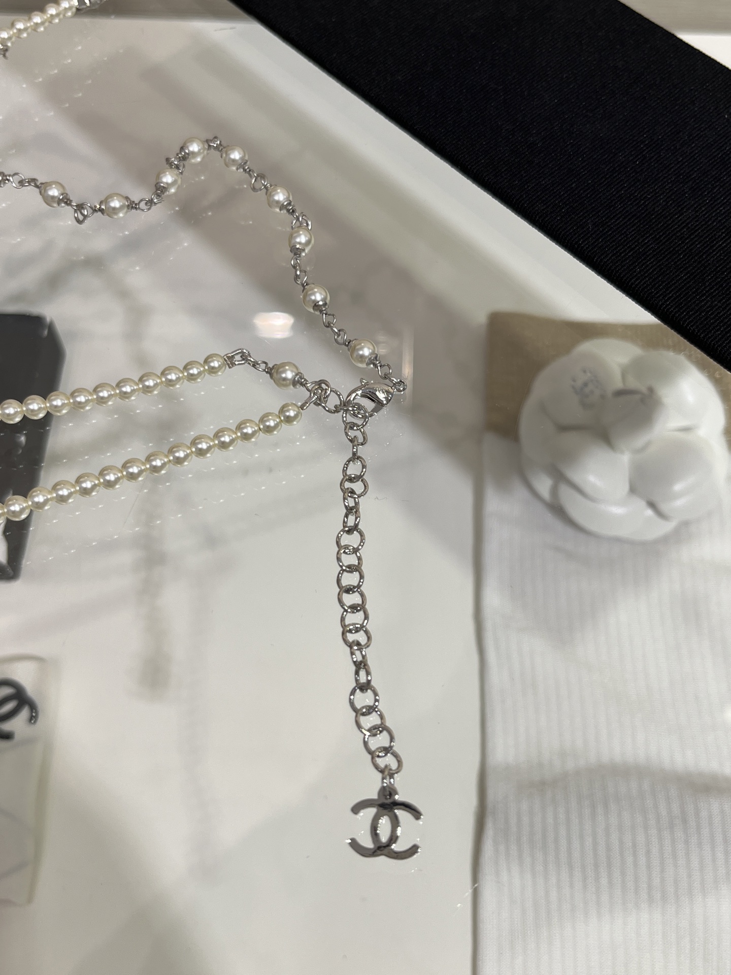 CHANEL 25S New Silver Bird-Inspired Double C Pearl Necklace / Sweater Chain