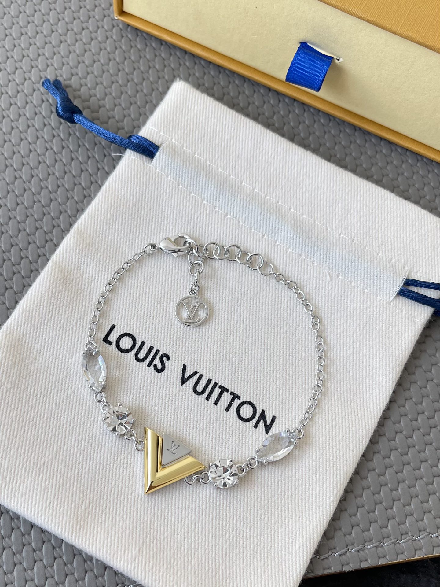 LV-V For Vuitton bracelet