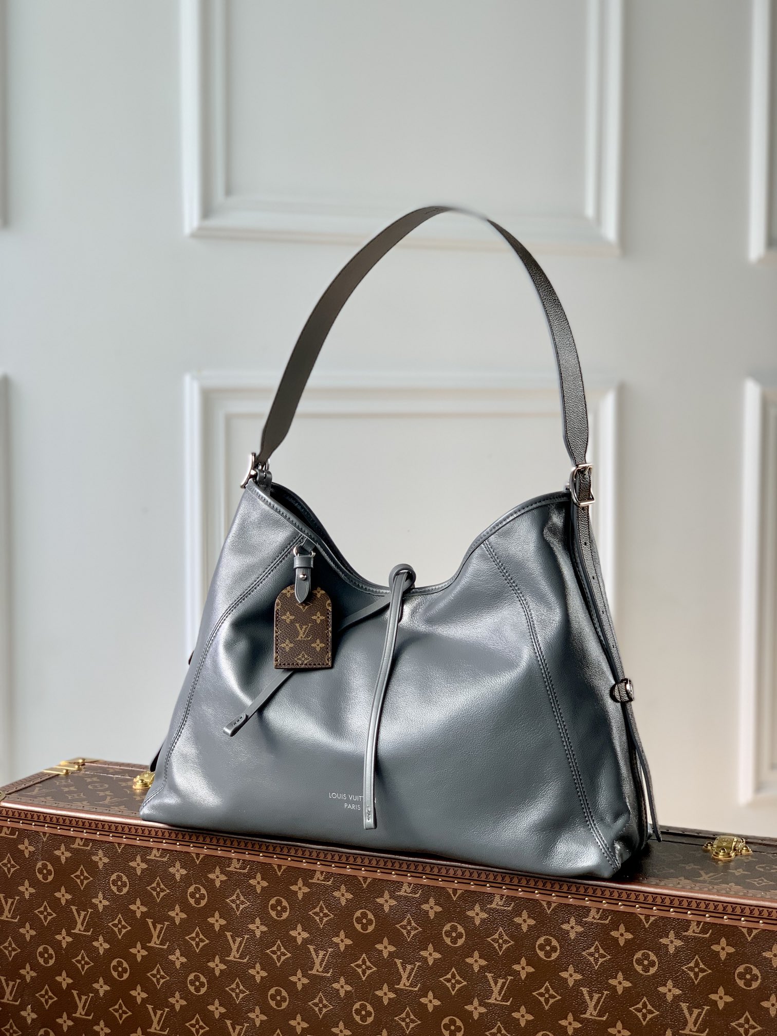 Louis Vuitton M12583 CarryAll Dark MM
