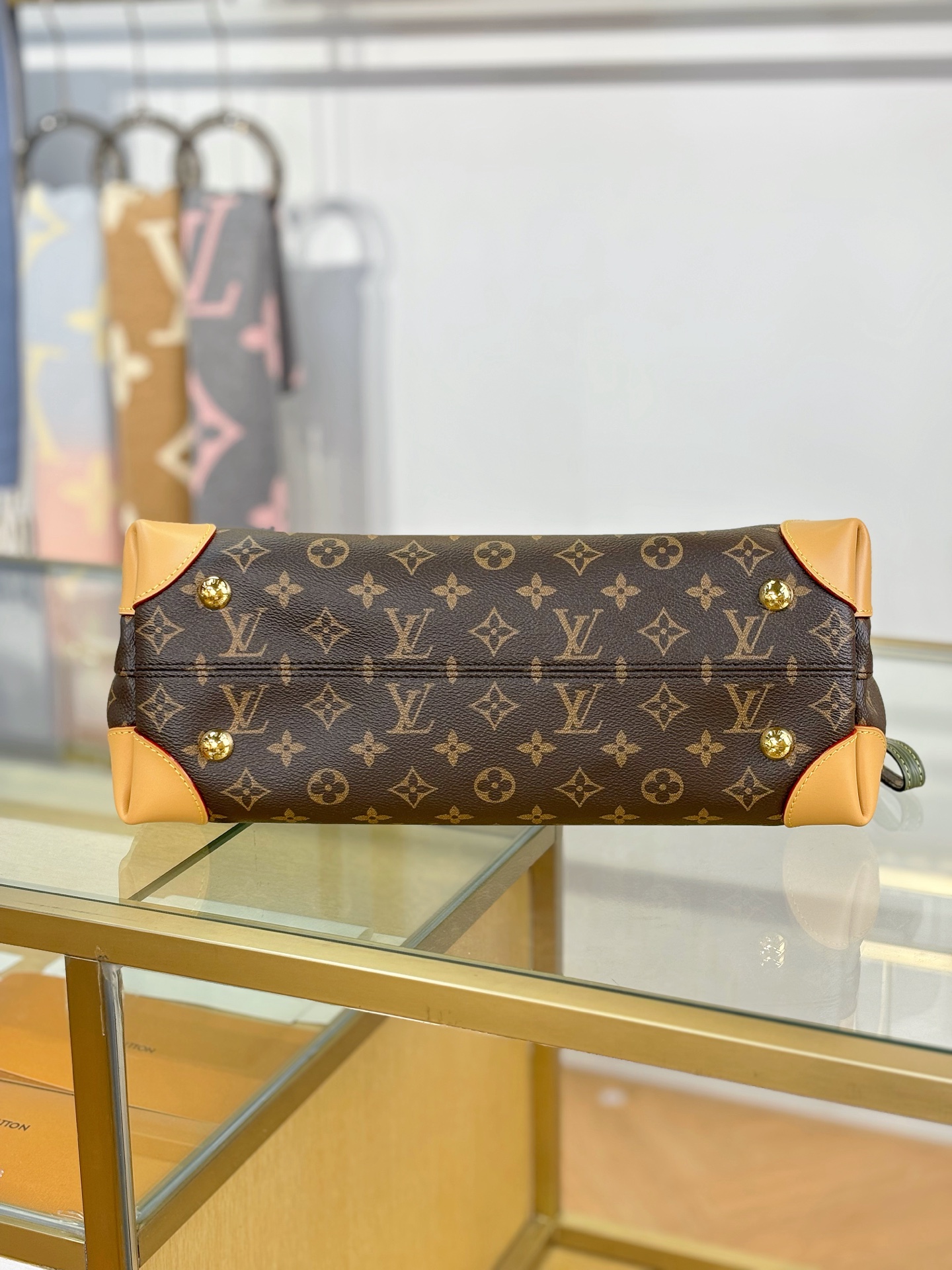 LV M14473 Hide Away MM