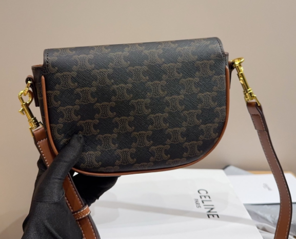 CELINE FOLCO SHOULDER BAG IN Triomphe Canvas and Calfskin