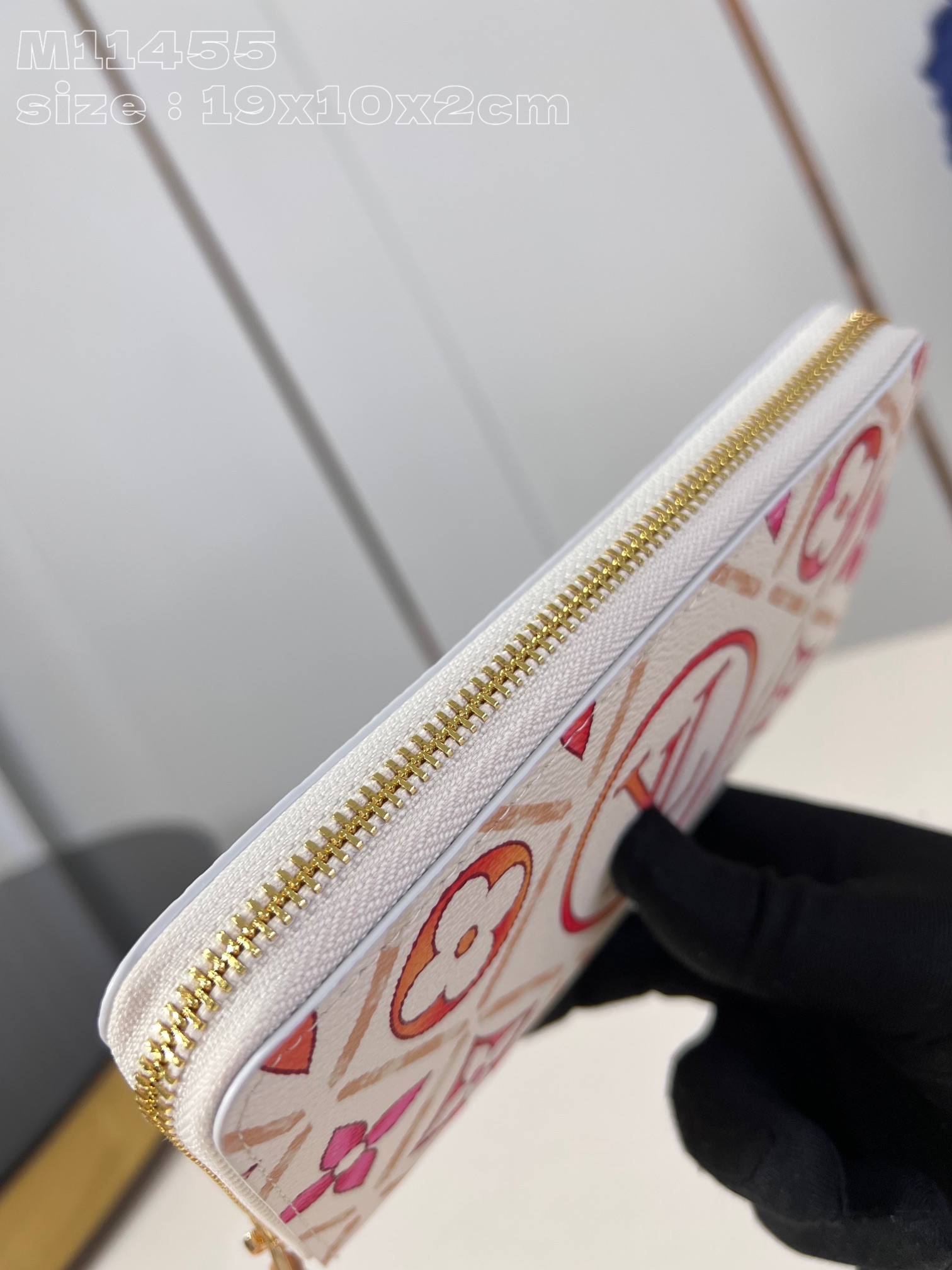 LOUIS VUITTON By The Pool Zippy Wallet M11455