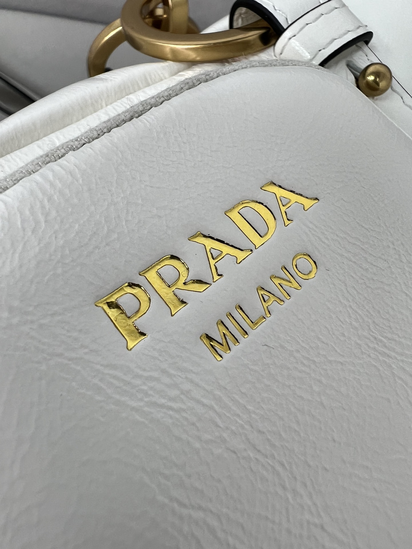 Prada-2025 Oil-Wax Leather Dangel Bag 1BB138-White