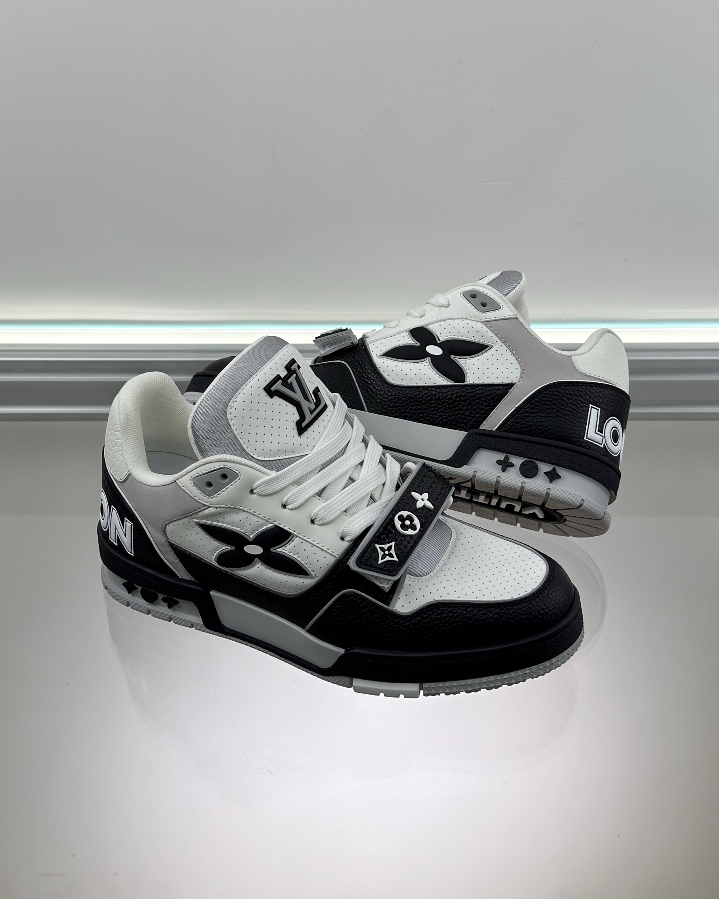 LOUIS VUITTON 1AHTDF LV Trainer Sneaker
