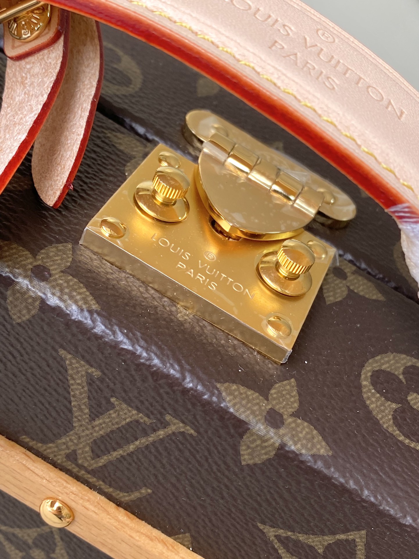 Louis Vuitton M11118 Handle Trunk Bag