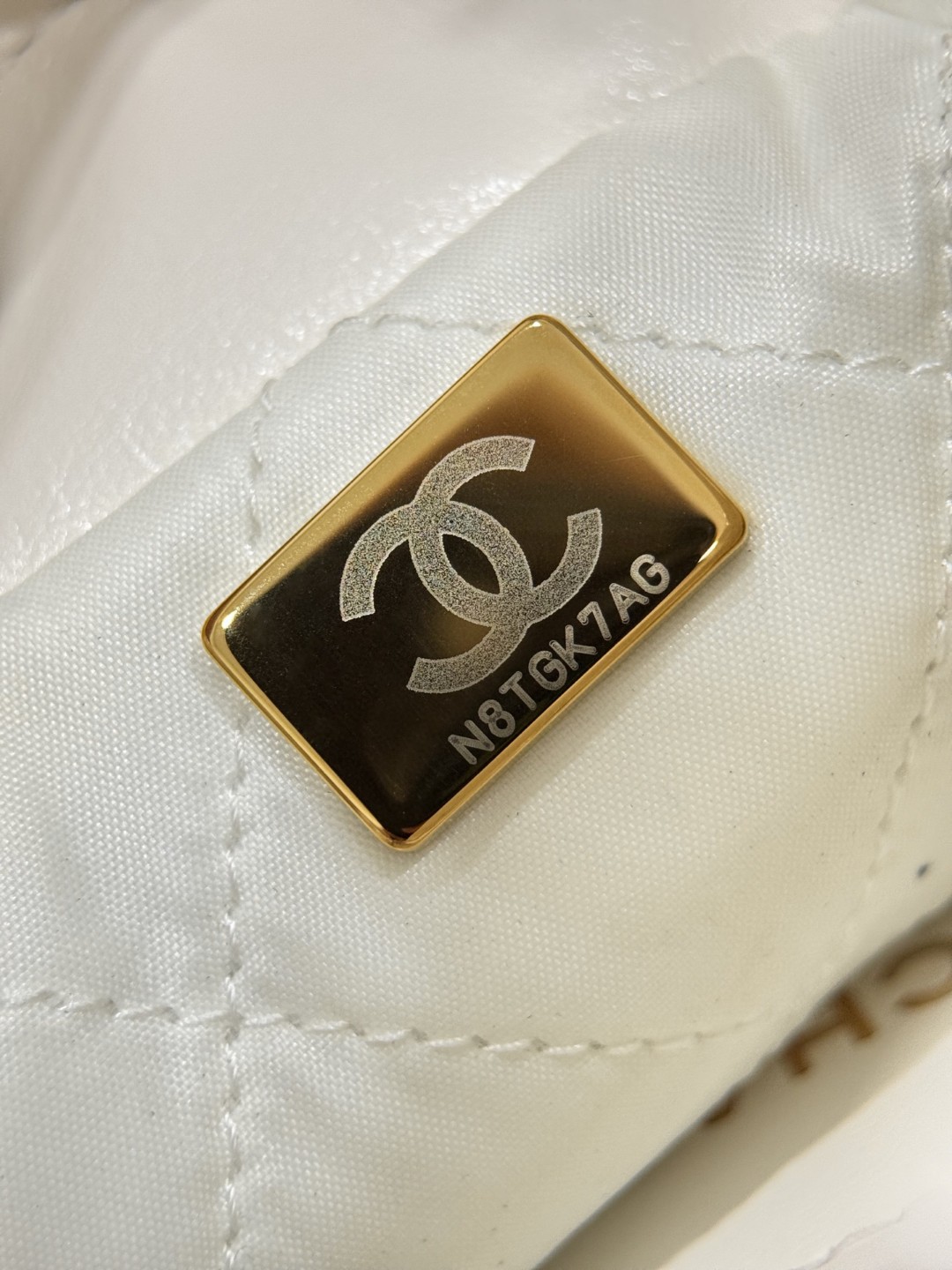 Chanel 25P White Mini Coco Handle