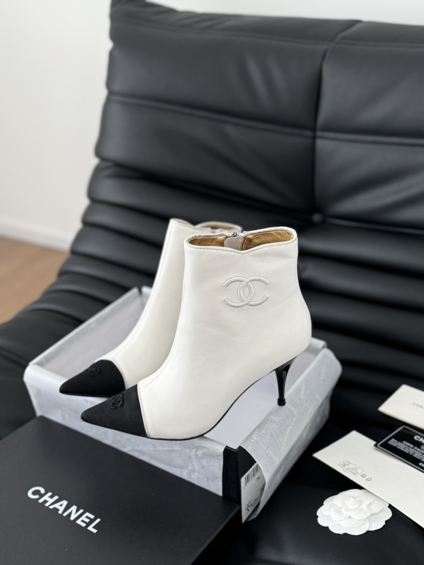 Chanel Pointed toe short boots-white