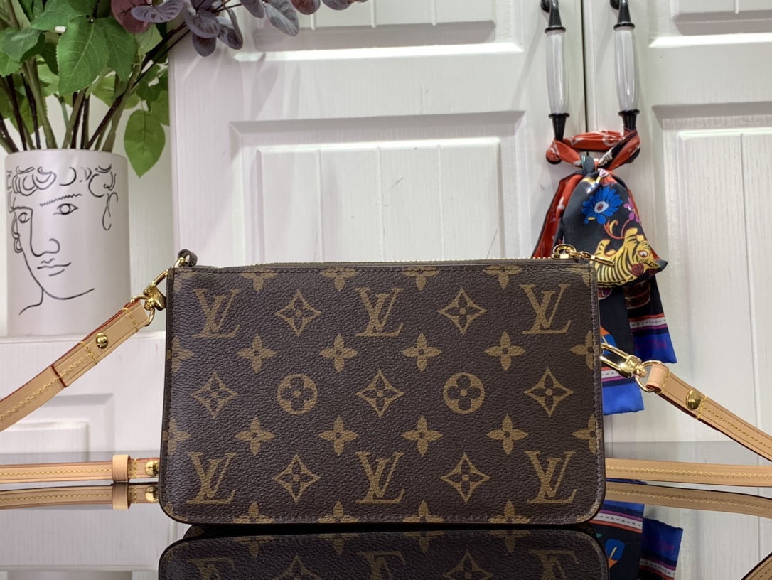 LOUIS VUITTON Lexington Pouch M83685