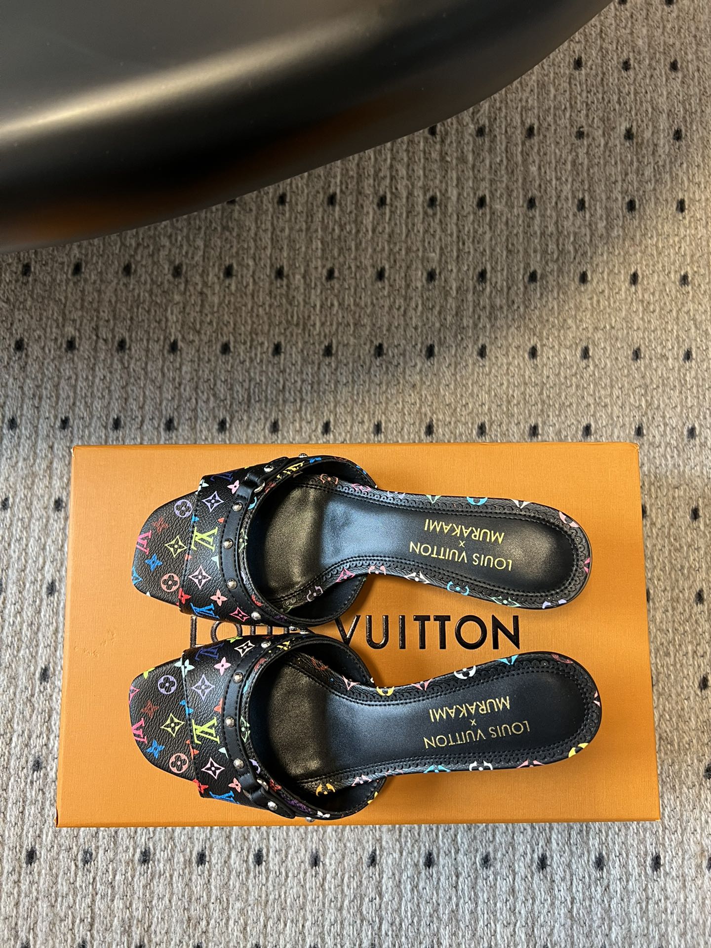 LV Spring and Summer New Flat Sandals