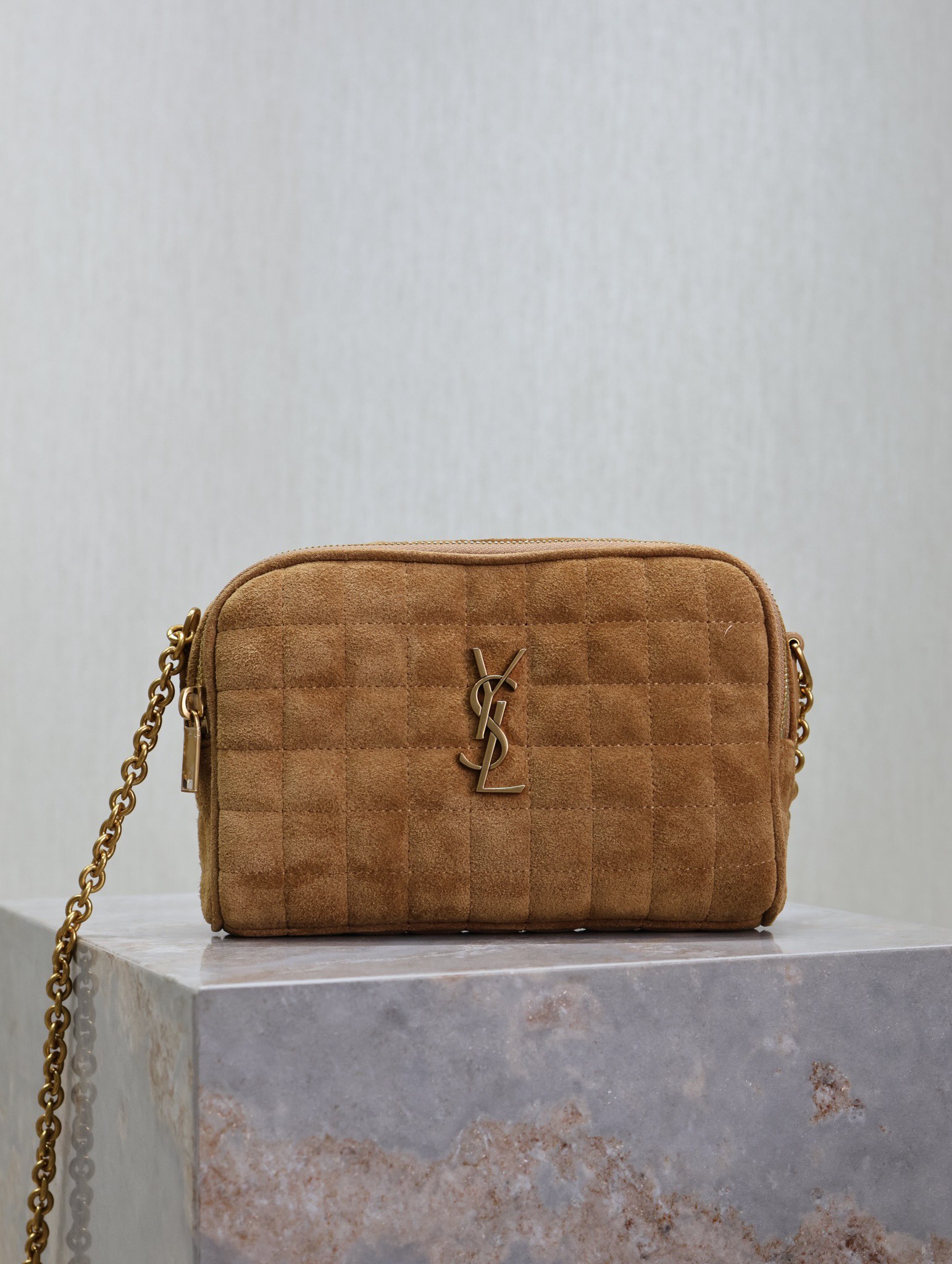 CASSANDRE MATELASSÉ CARRÉ camera bag in suede