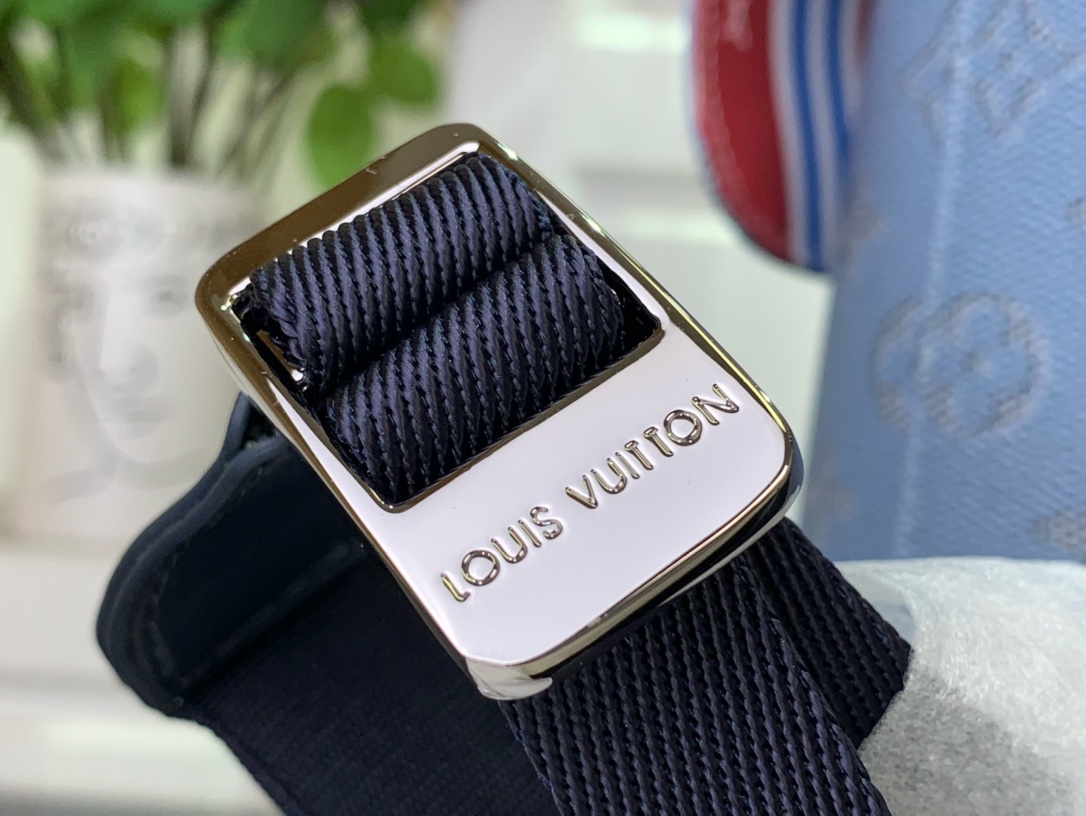 LV-M14676 Christopher MM