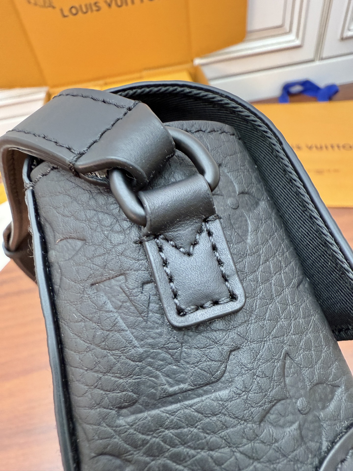 LV M81746 Steamer Wearable Wallet