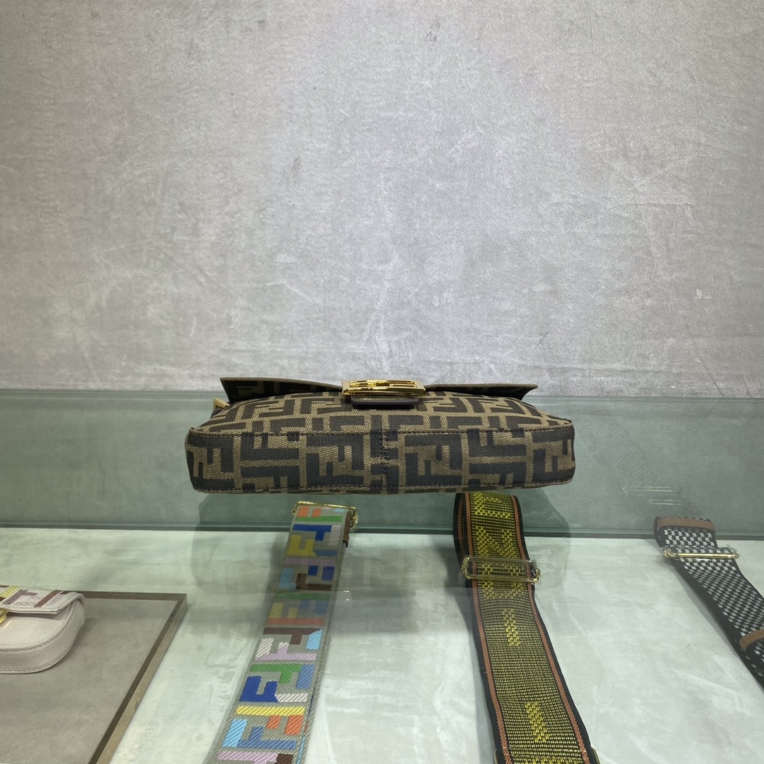 FENDI-1288F baguette bag