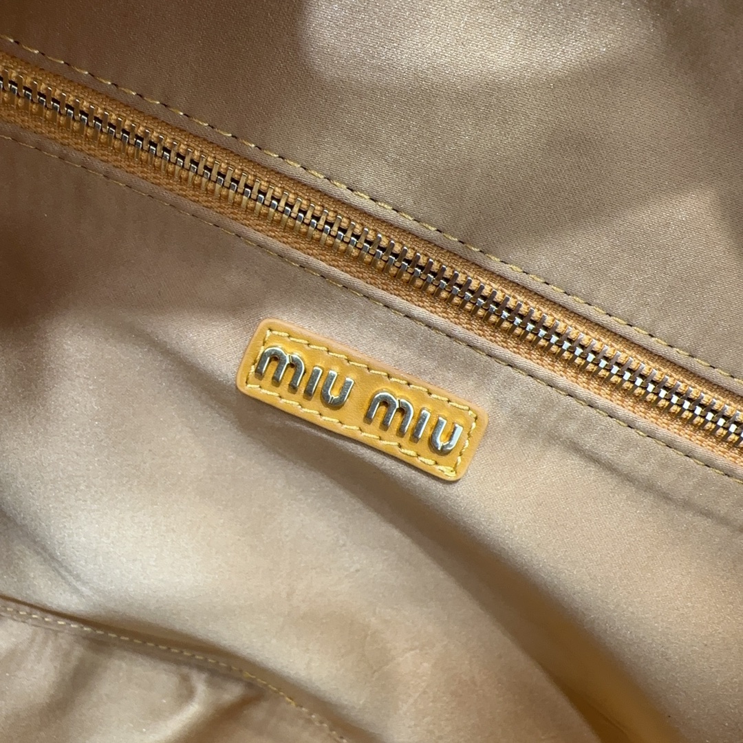 Miu Miu-Leather Beau bag-Pomegranate Yellow